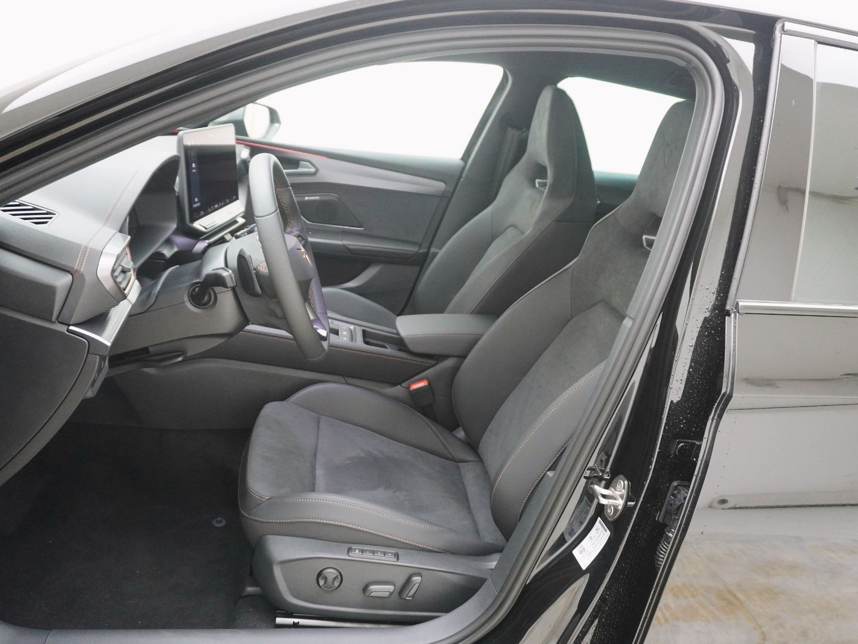 CUPRA Leon 1.5 eTSI DSG-image-12