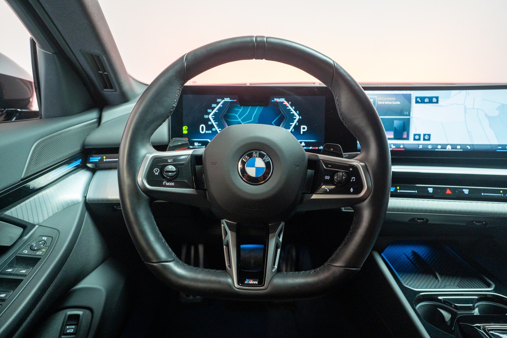 BMW 520i M Sport / Rückfahrkamera / El. Sitze-image-17