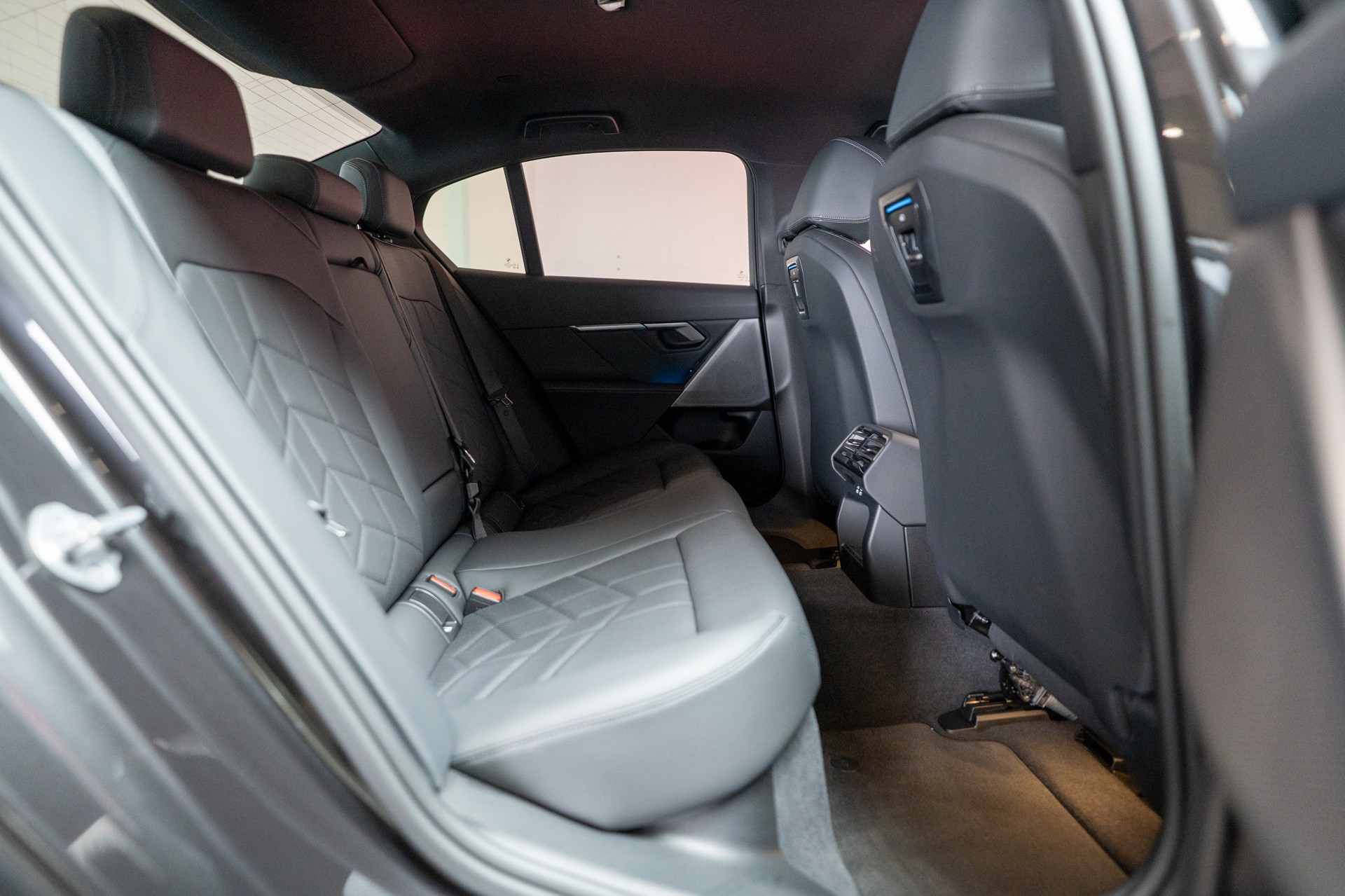 BMW 520i M Sport / Rückfahrkamera / El. Sitze-image-13