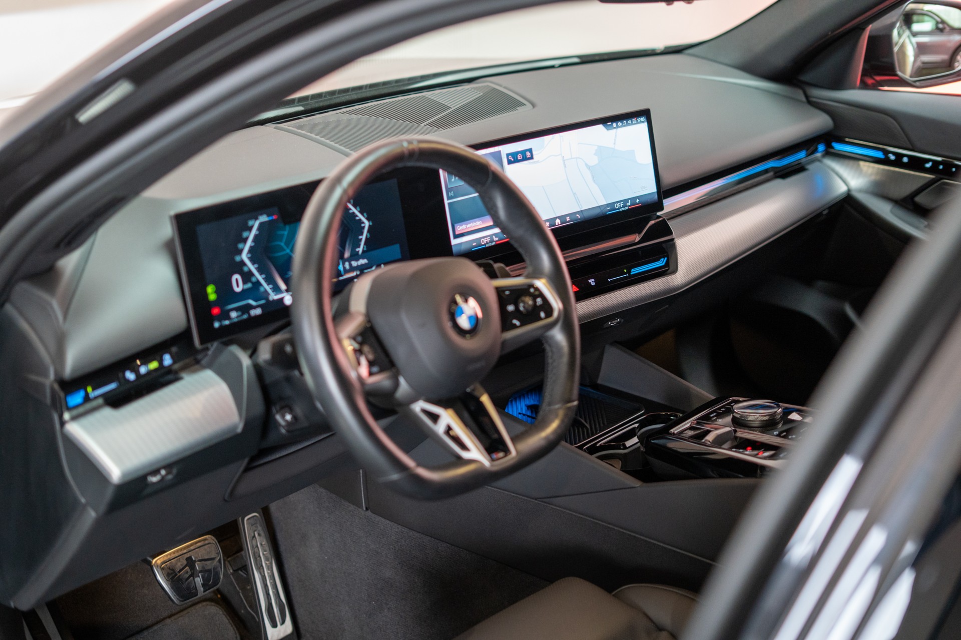 BMW 520i M Sport / Rückfahrkamera / El. Sitze-image-10