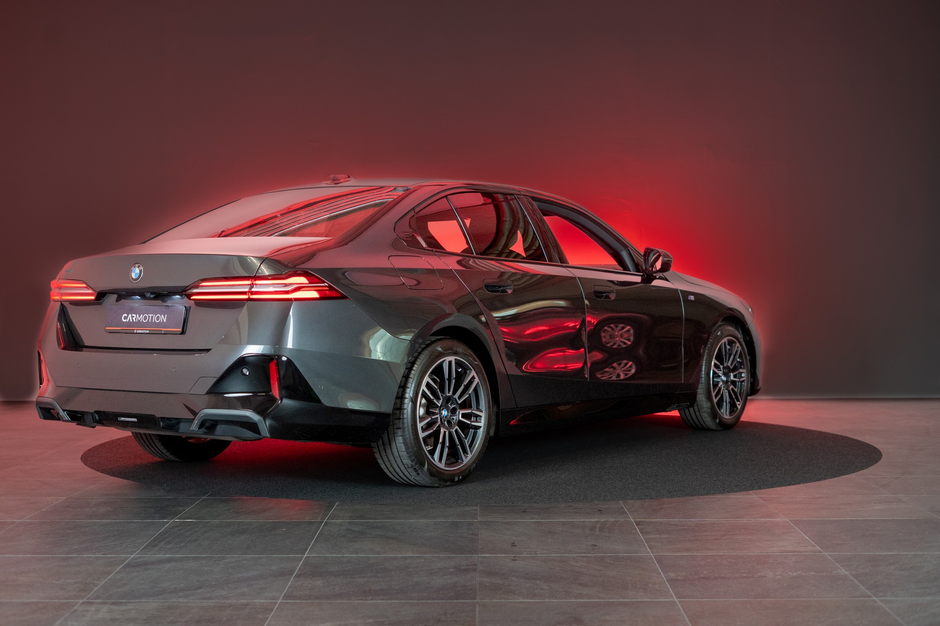 BMW 520i M Sport / Rückfahrkamera / El. Sitze-image-6