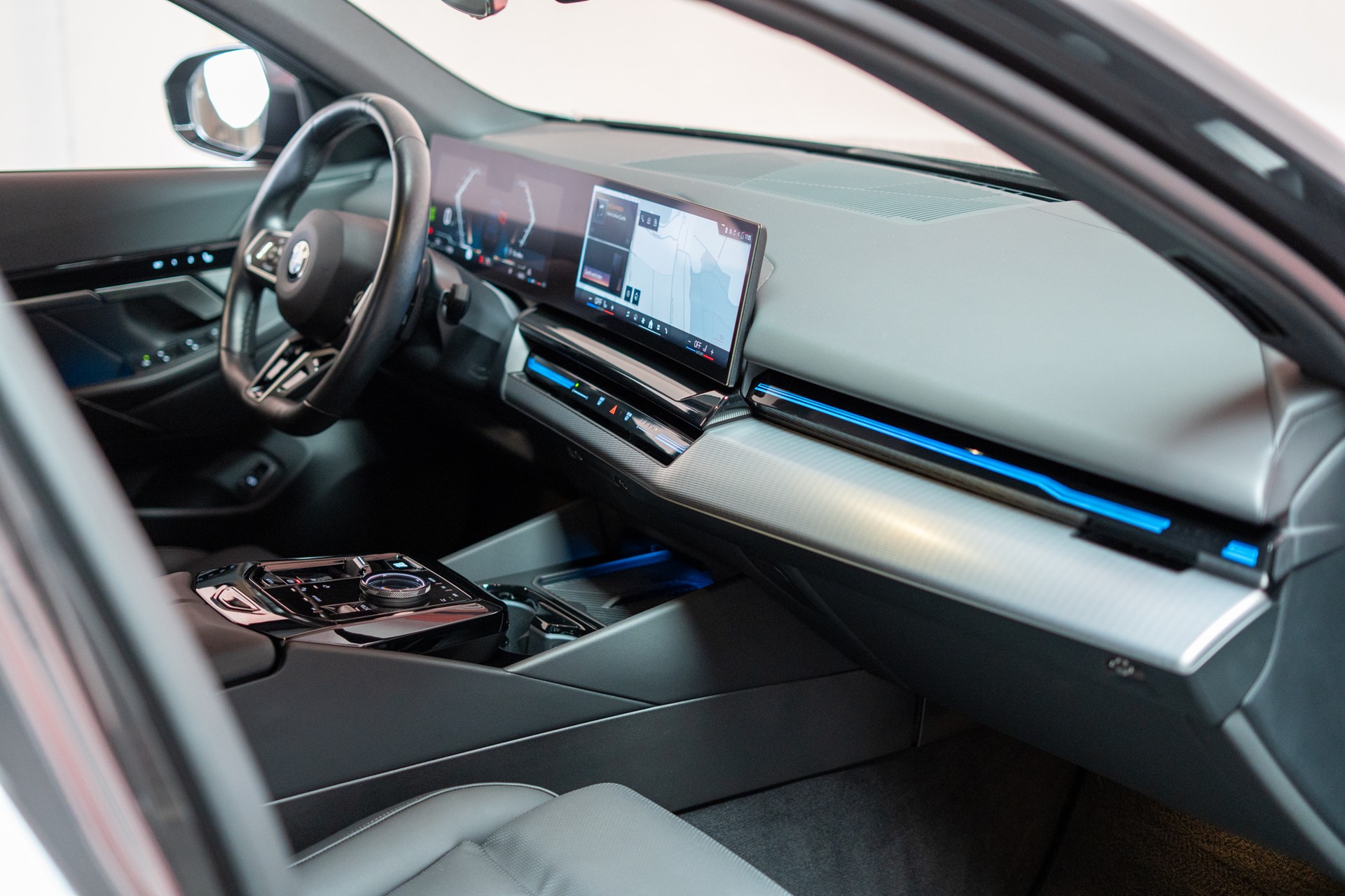 BMW 520i M Sport / Rückfahrkamera / El. Sitze-image-15