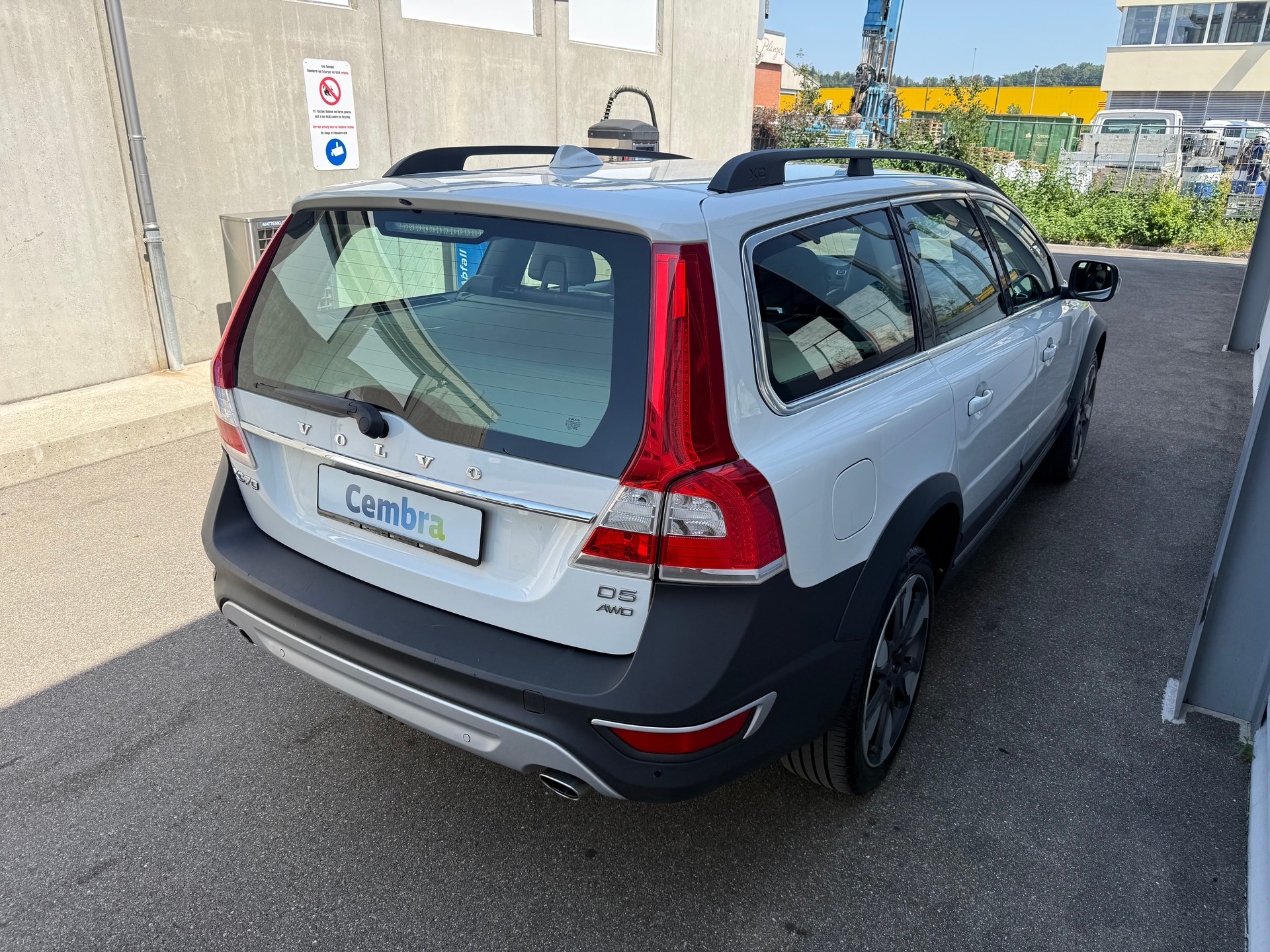 VOLVO XC70 D5 AWD Momentum Geartronic *Ab MFK *Tempomat *Lederausstattung *Sitzheizung *Notrad-image-2