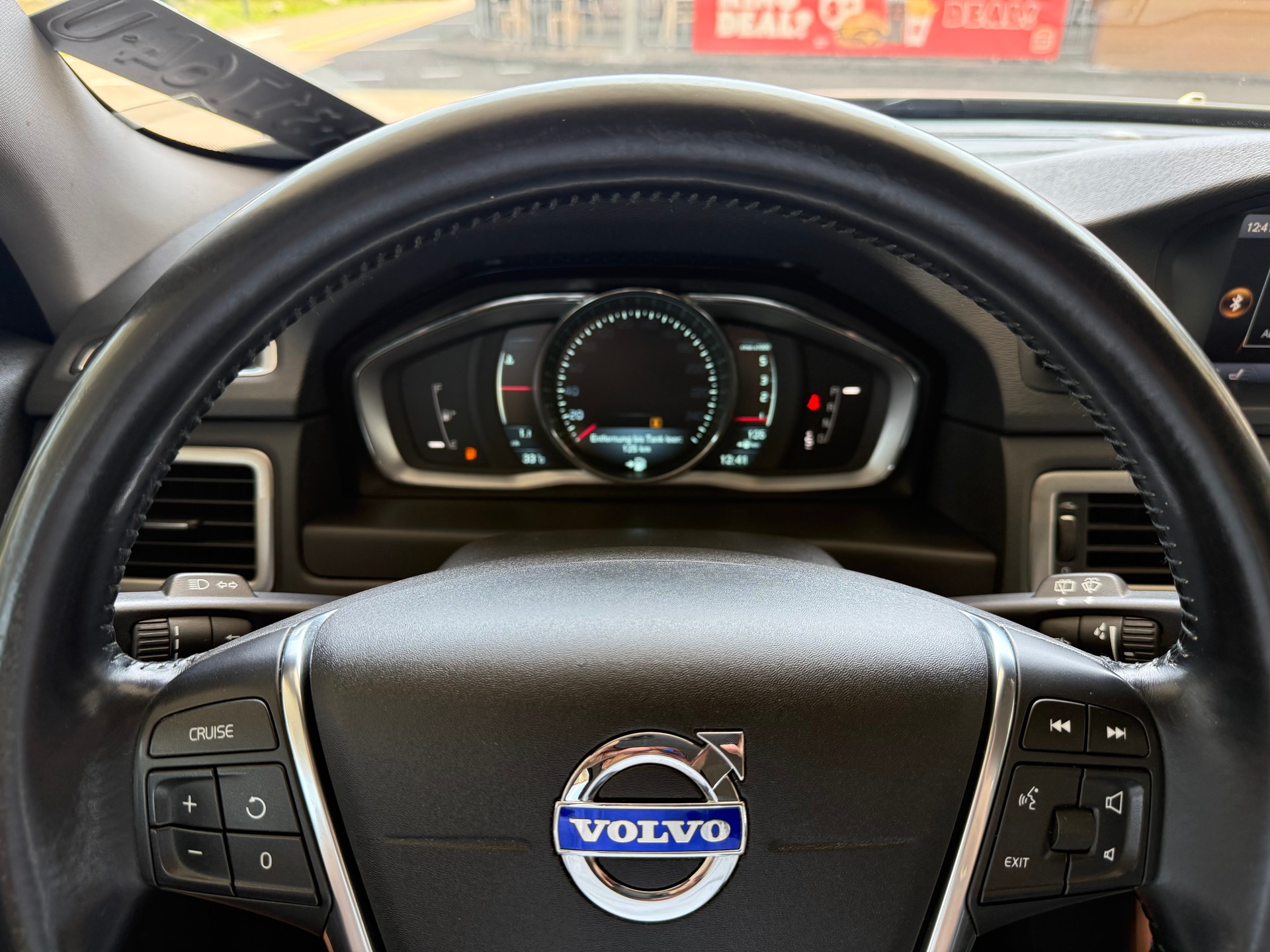 VOLVO XC70 D5 AWD Momentum Geartronic *Ab MFK *Tempomat *Lederausstattung *Sitzheizung *Notrad-image-12