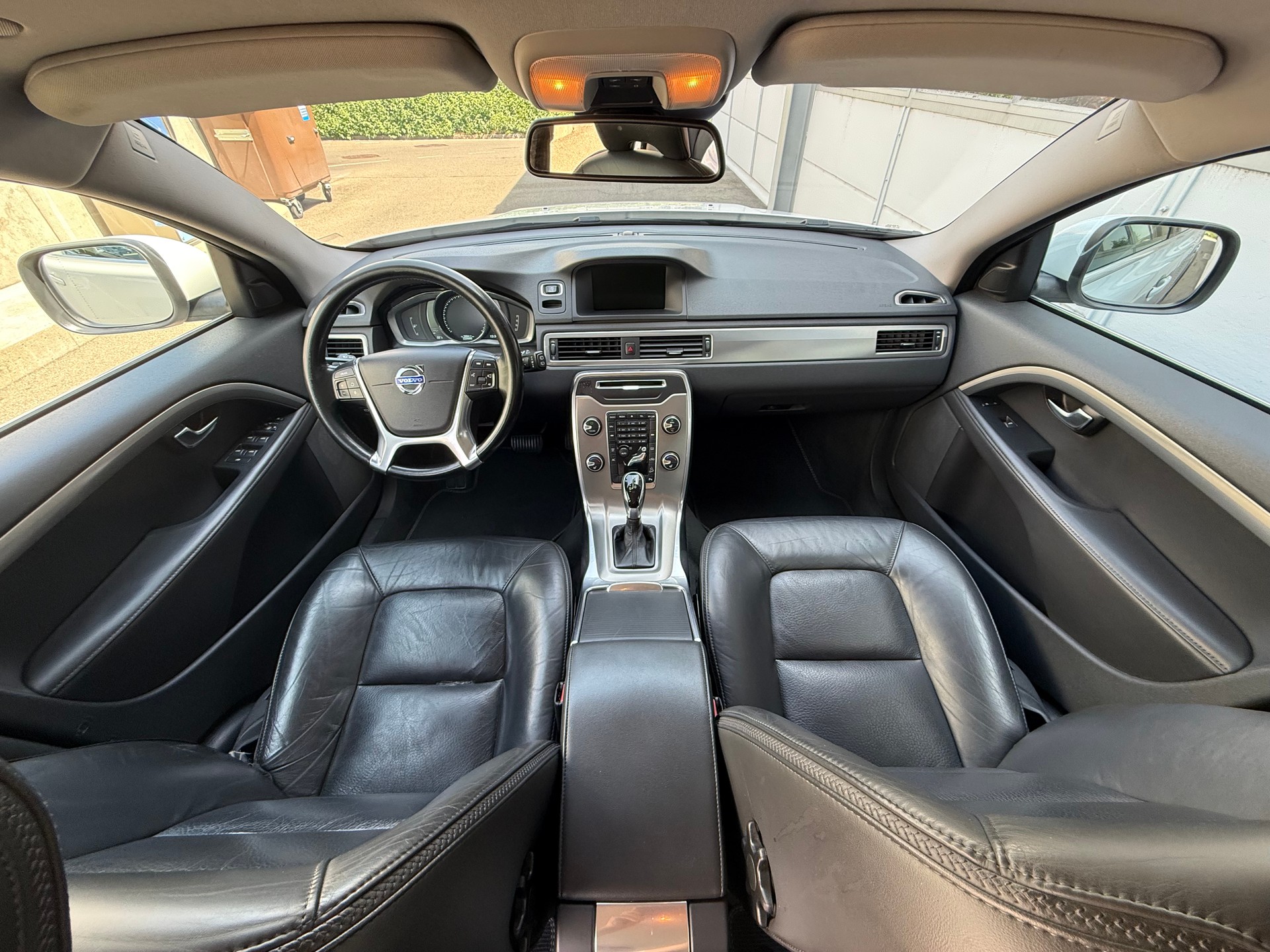 VOLVO XC70 D5 AWD Momentum Geartronic *Ab MFK *Tempomat *Lederausstattung *Sitzheizung *Notrad-image-10