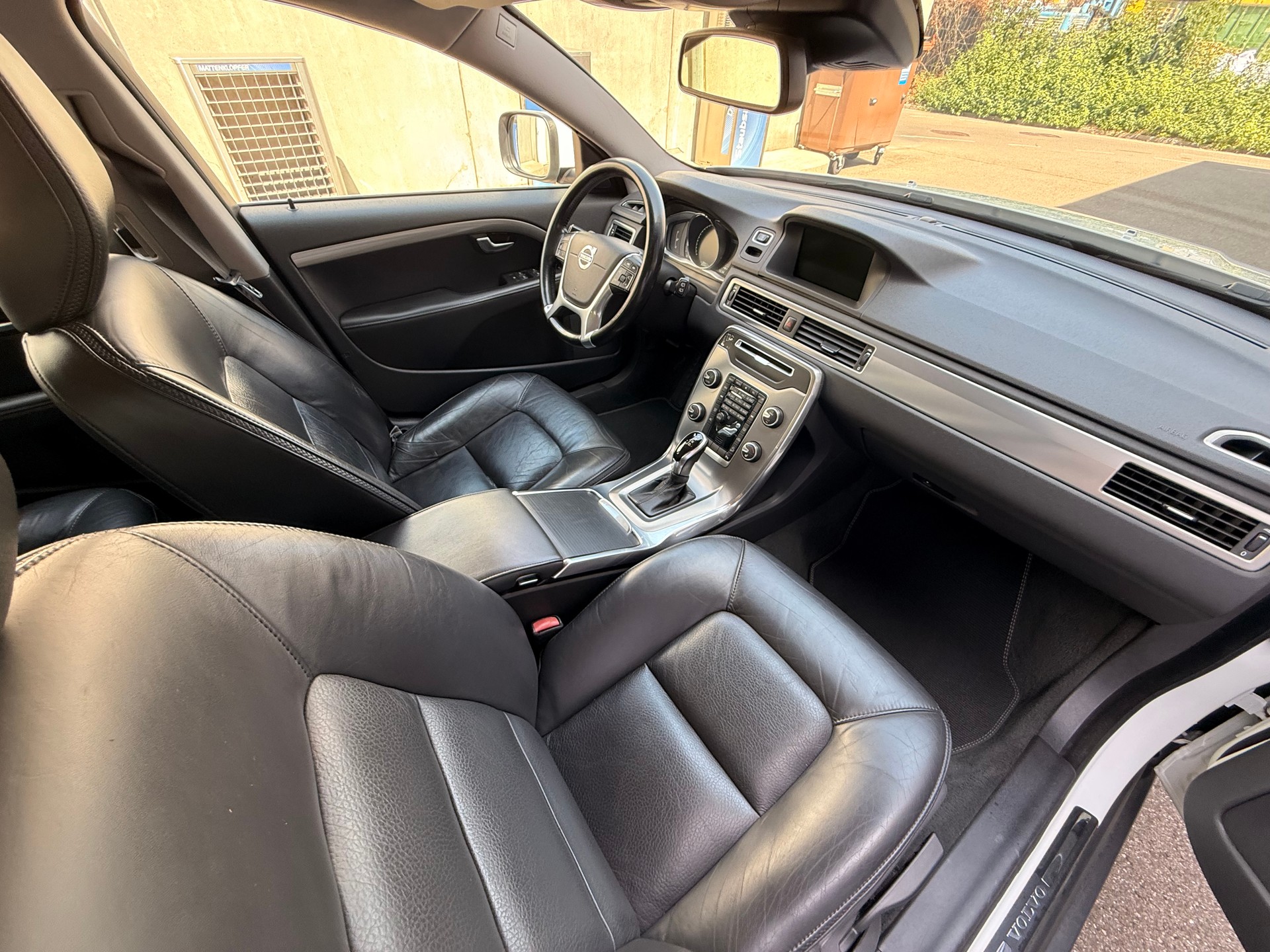 VOLVO XC70 D5 AWD Momentum Geartronic *Ab MFK *Tempomat *Lederausstattung *Sitzheizung *Notrad-image-15
