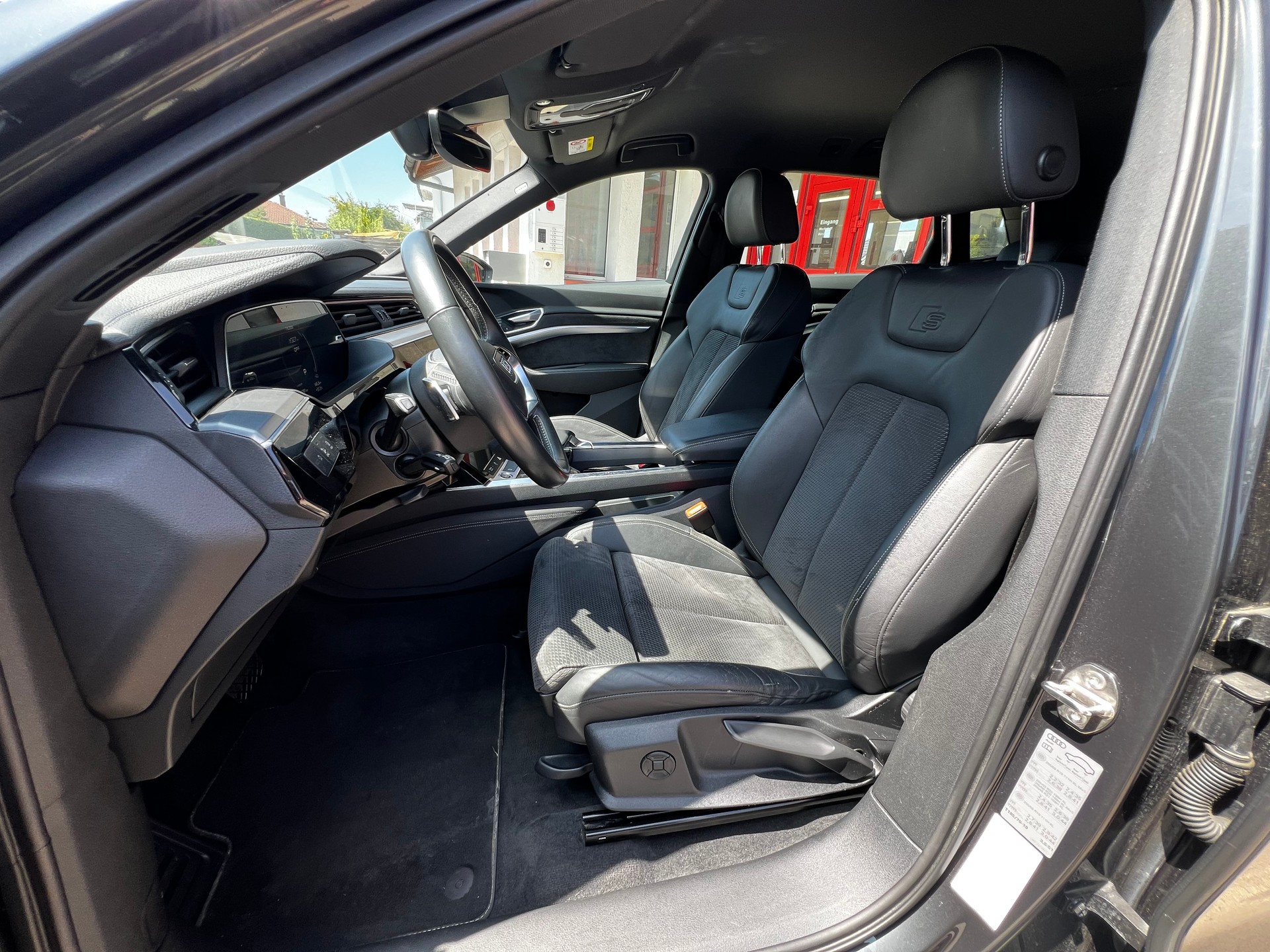 AUDI e-tron 55 S Line quattro-image-13