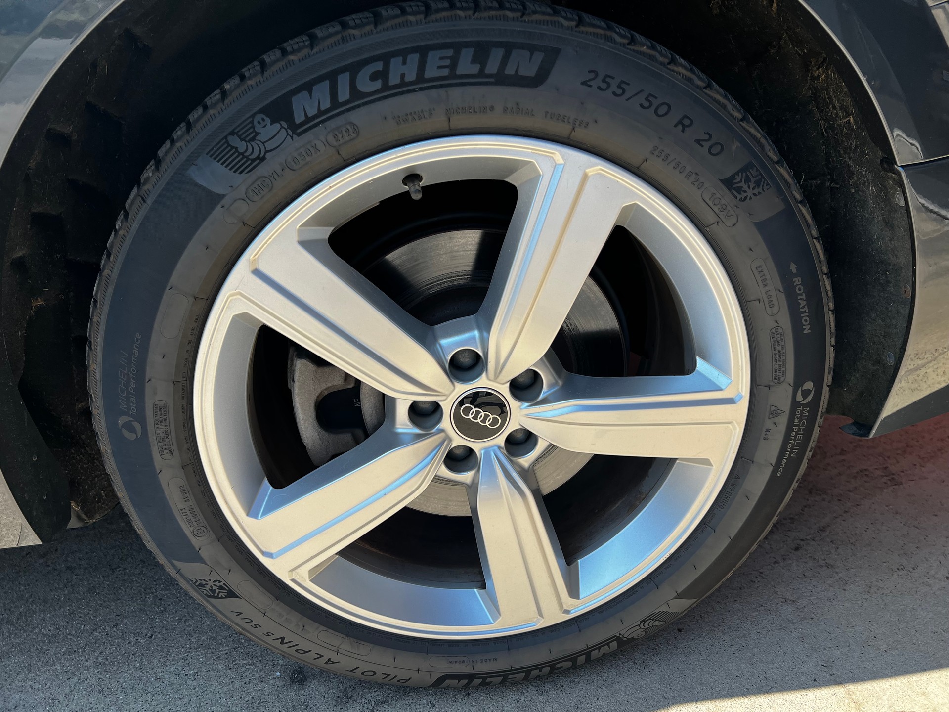 AUDI e-tron 55 S Line quattro-image-23