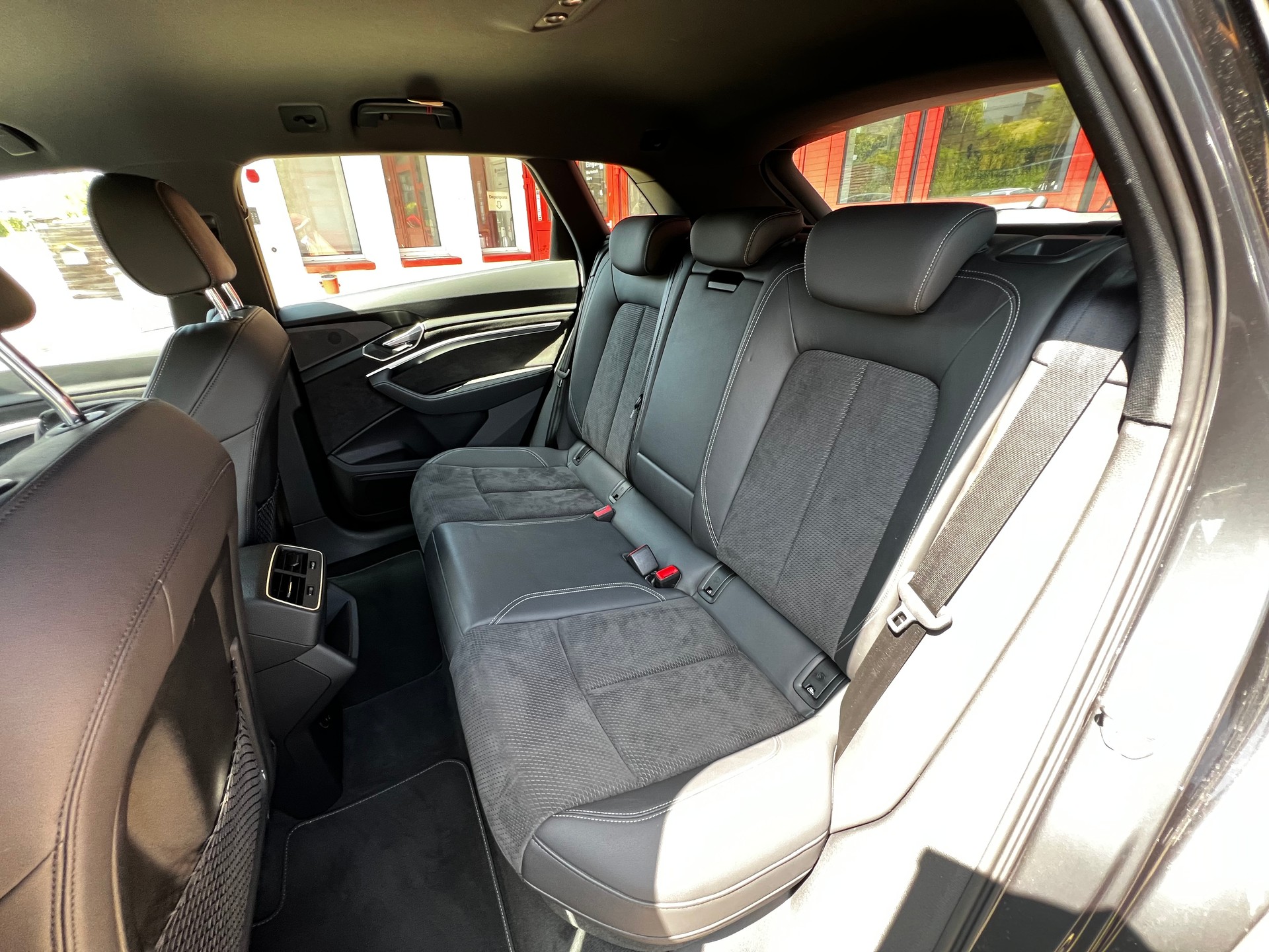 AUDI e-tron 55 S Line quattro-image-12