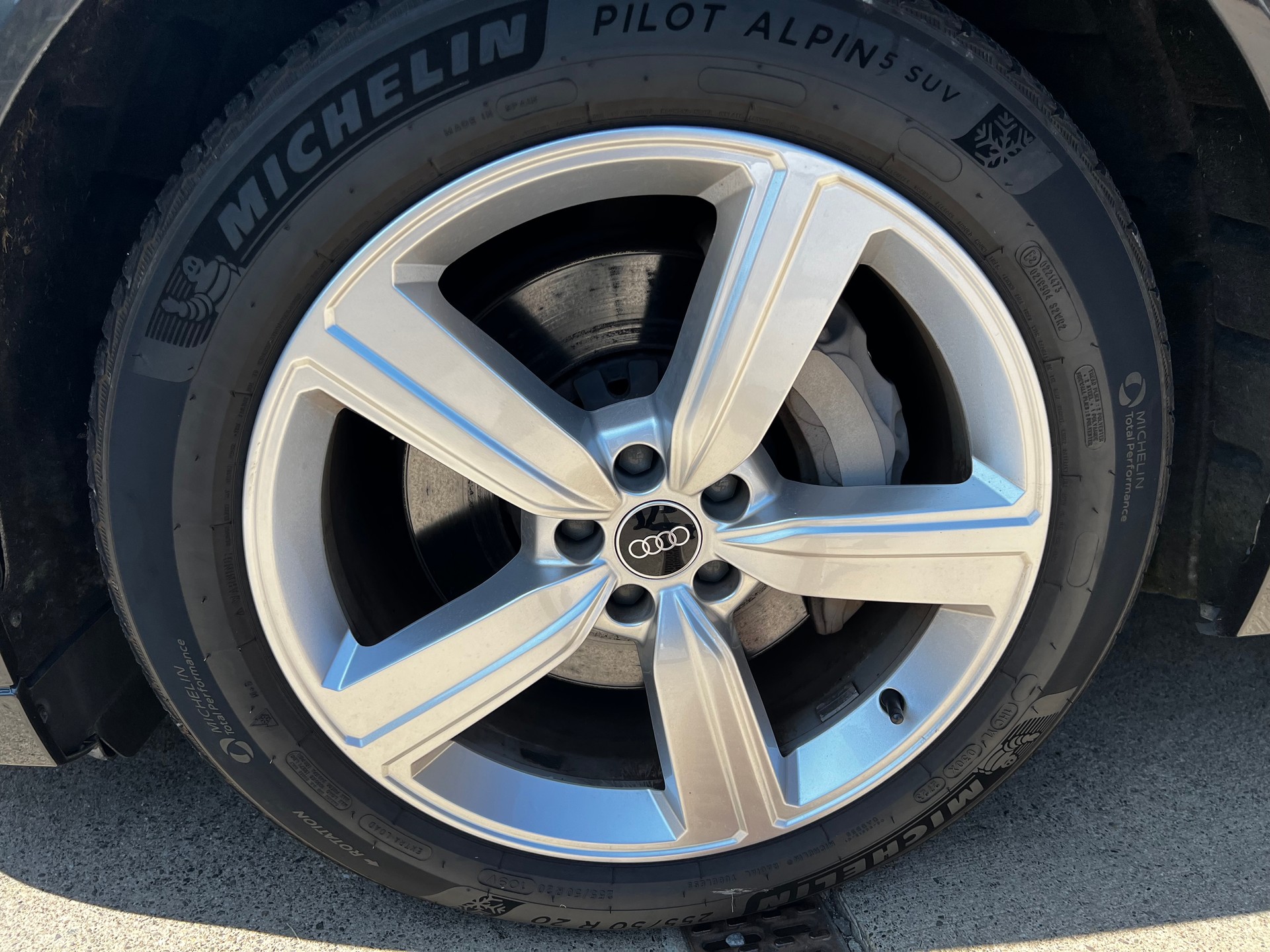 AUDI e-tron 55 S Line quattro-image-22