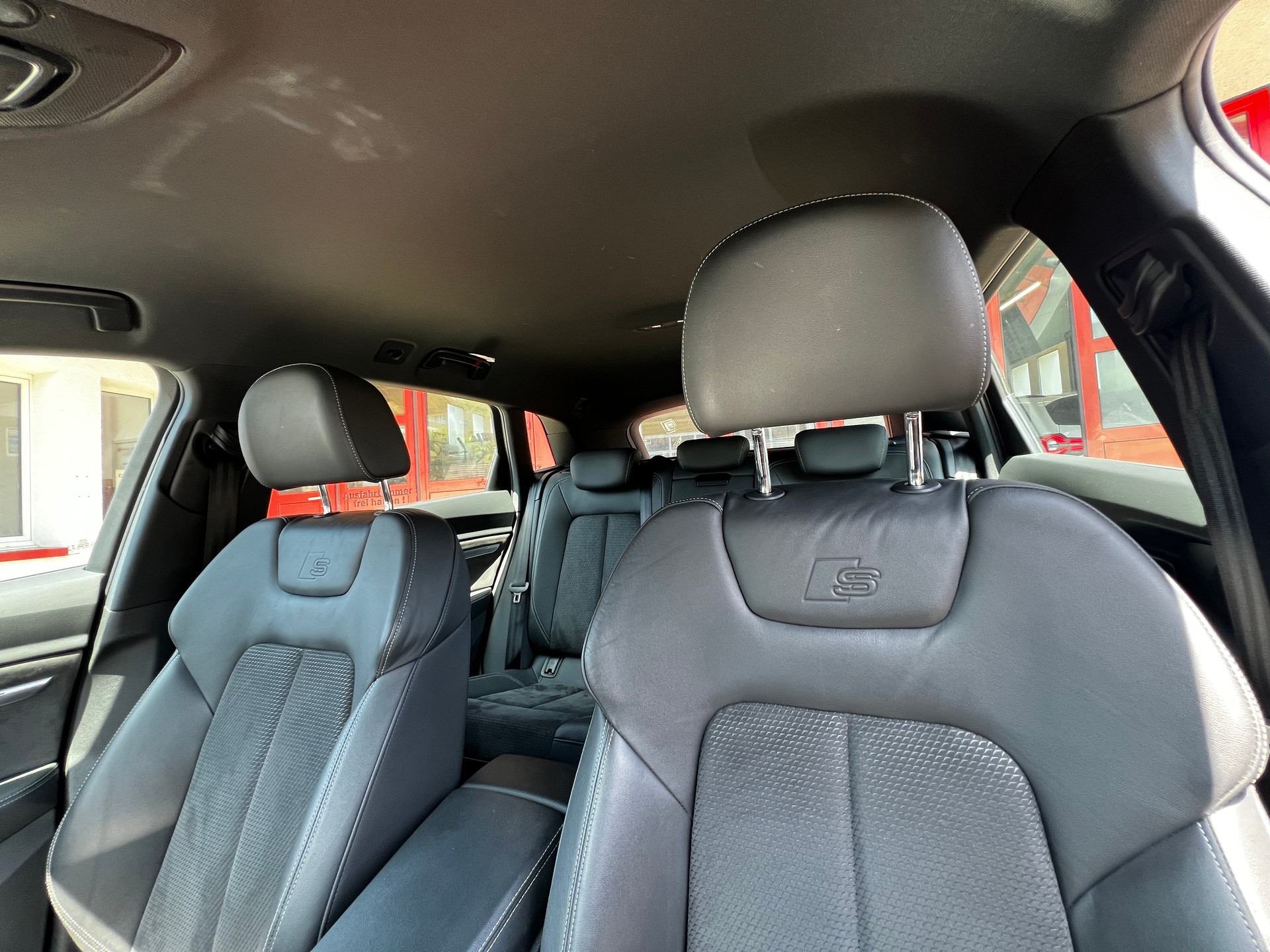 AUDI e-tron 55 S Line quattro-image-14