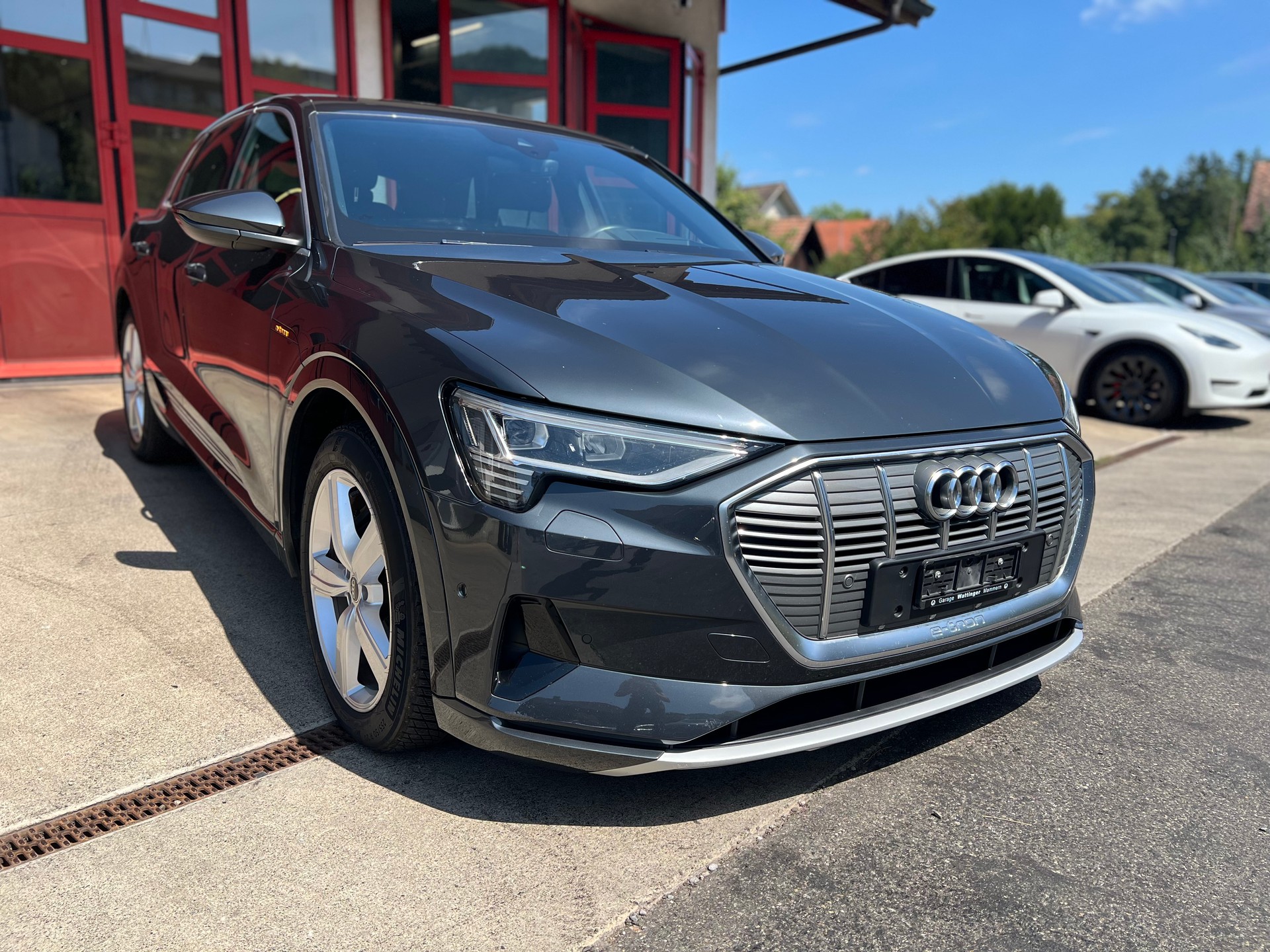 AUDI e-tron 55 S Line quattro-image-8