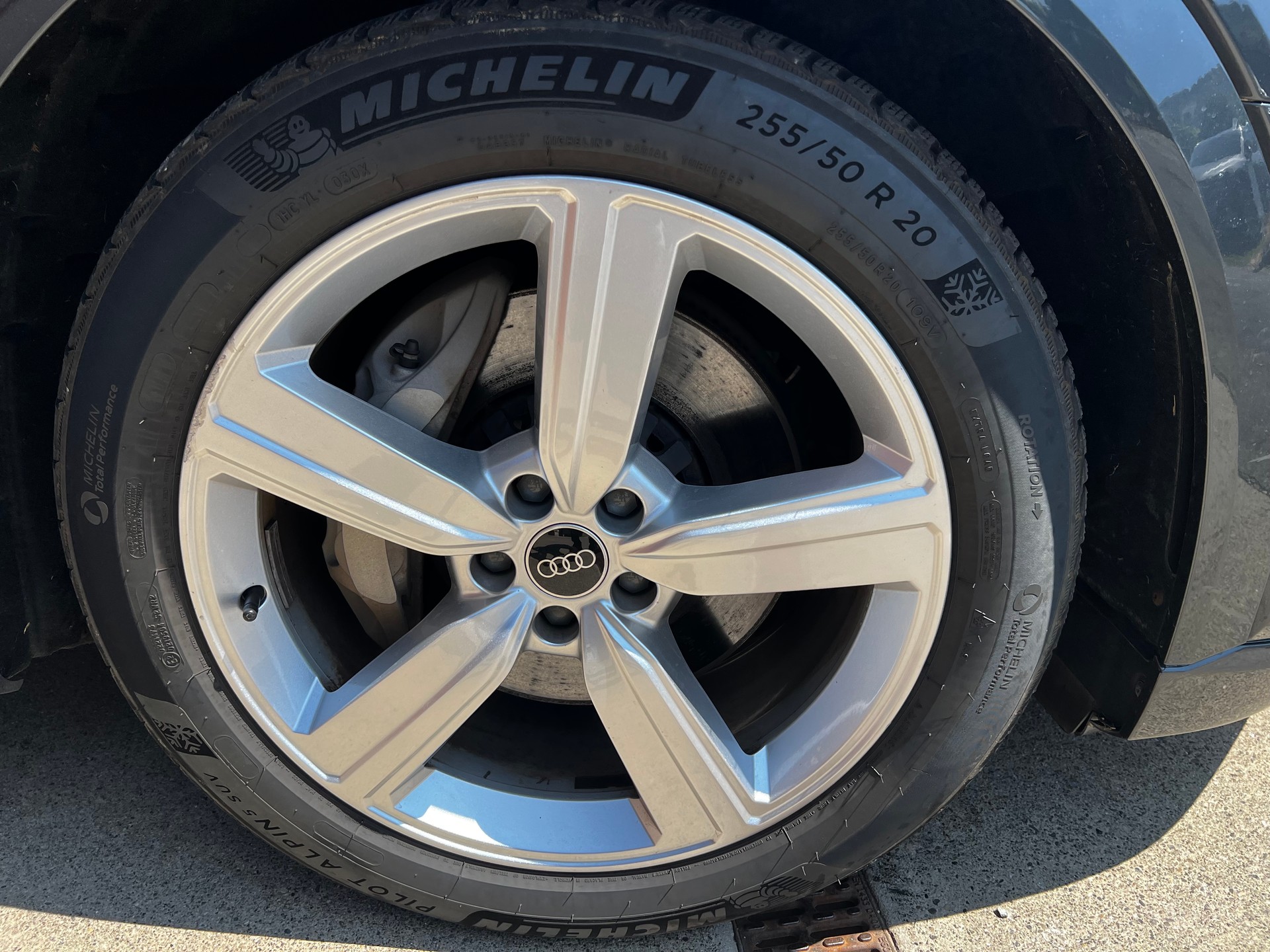 AUDI e-tron 55 S Line quattro-image-25