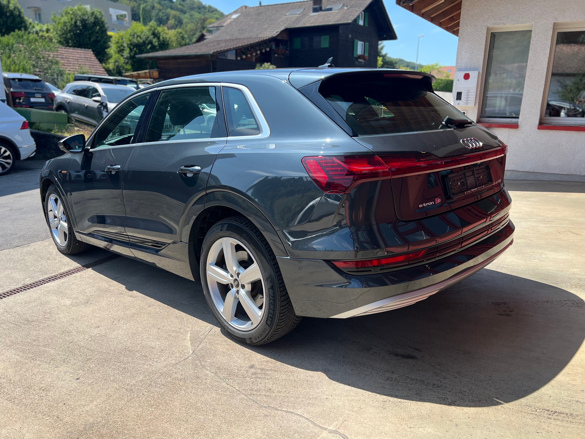AUDI e-tron 55 S Line quattro-image-3