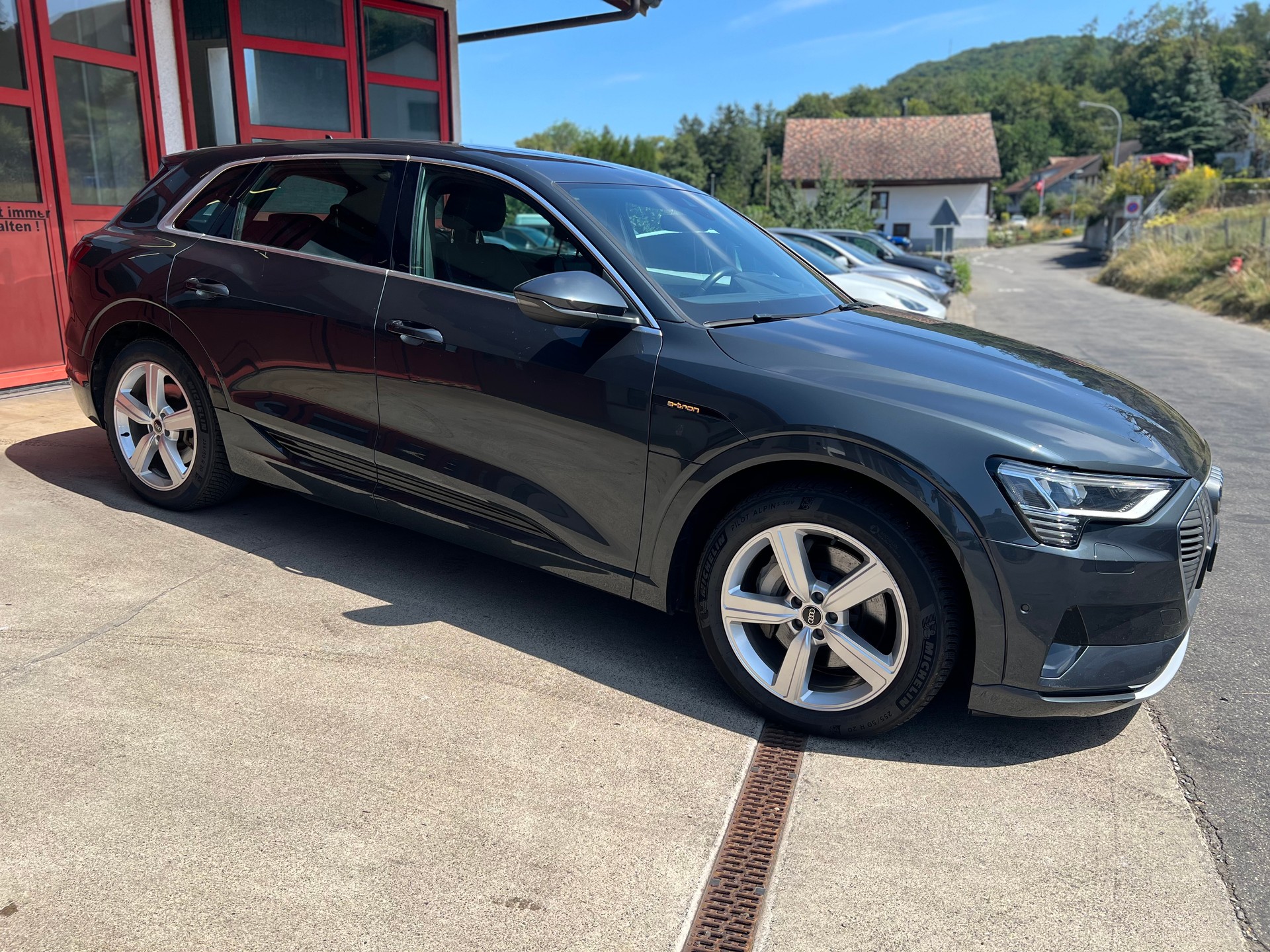 AUDI e-tron 55 S Line quattro-image-7