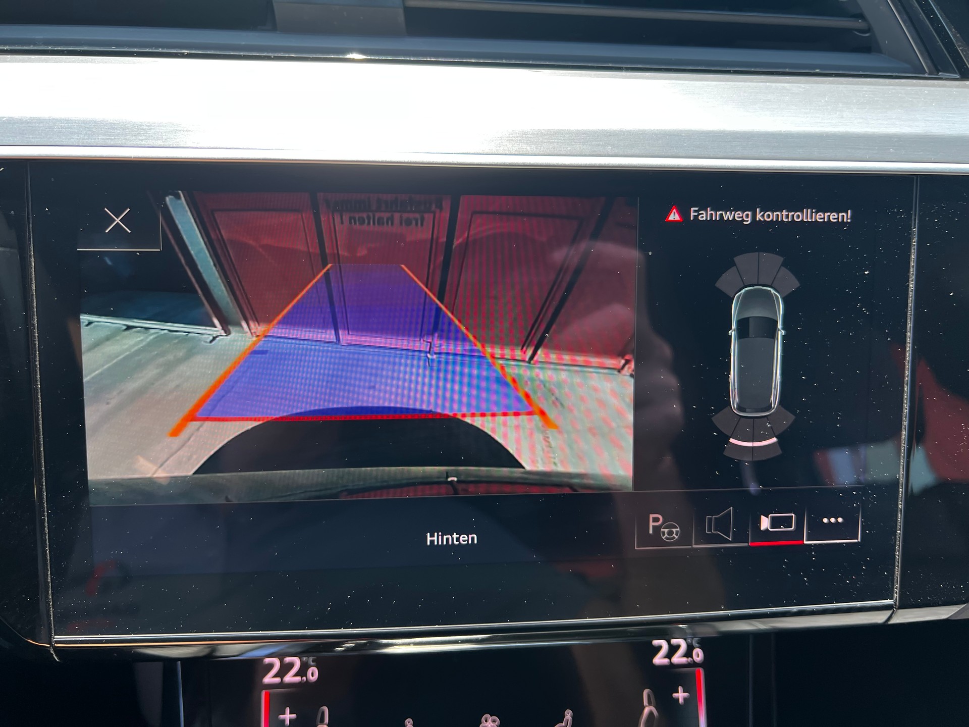 AUDI e-tron 55 S Line quattro-image-19