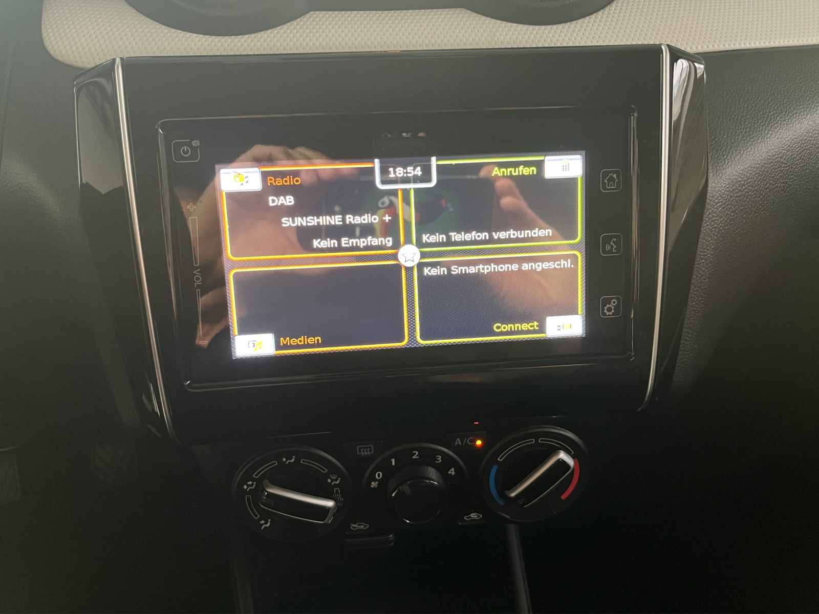 SUZUKI Swift 1.2 Compact+ Hybrid 4x4-image-10