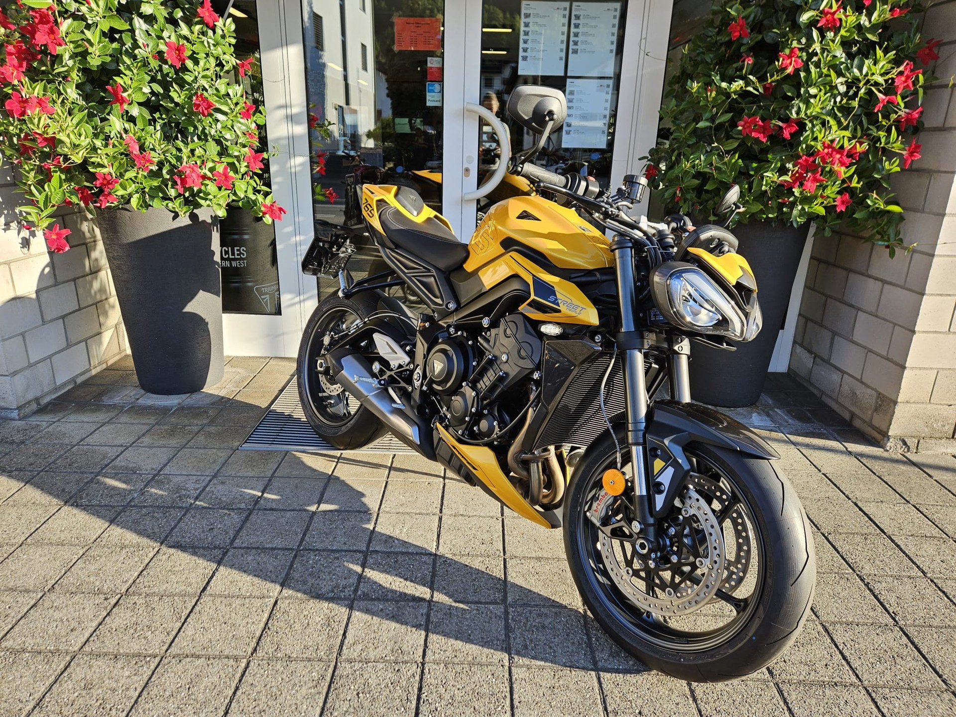 TRIUMPH Street Triple 765 RS-showroom-element-2