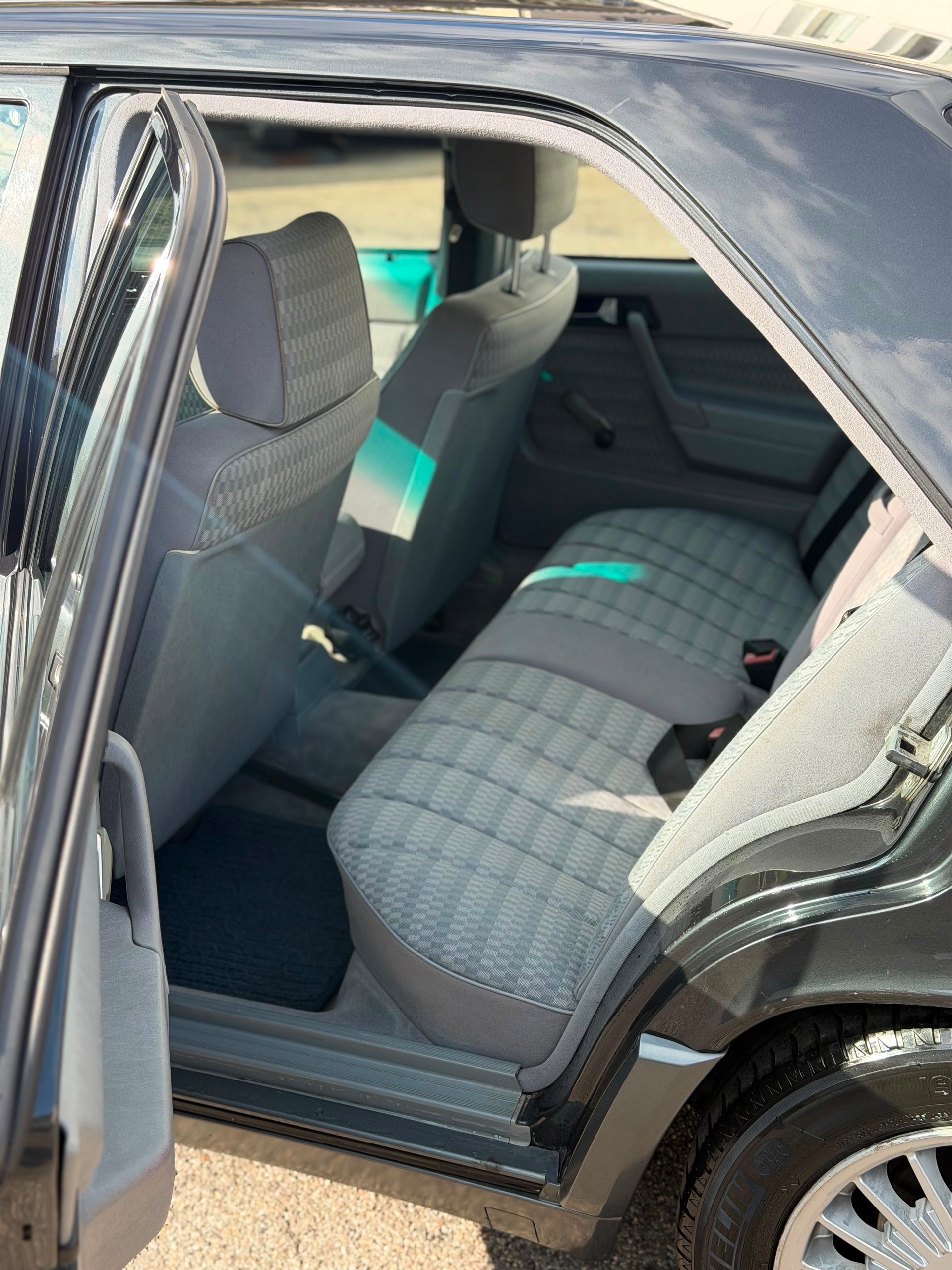 MERCEDES-BENZ 190 E 2.3-image-4