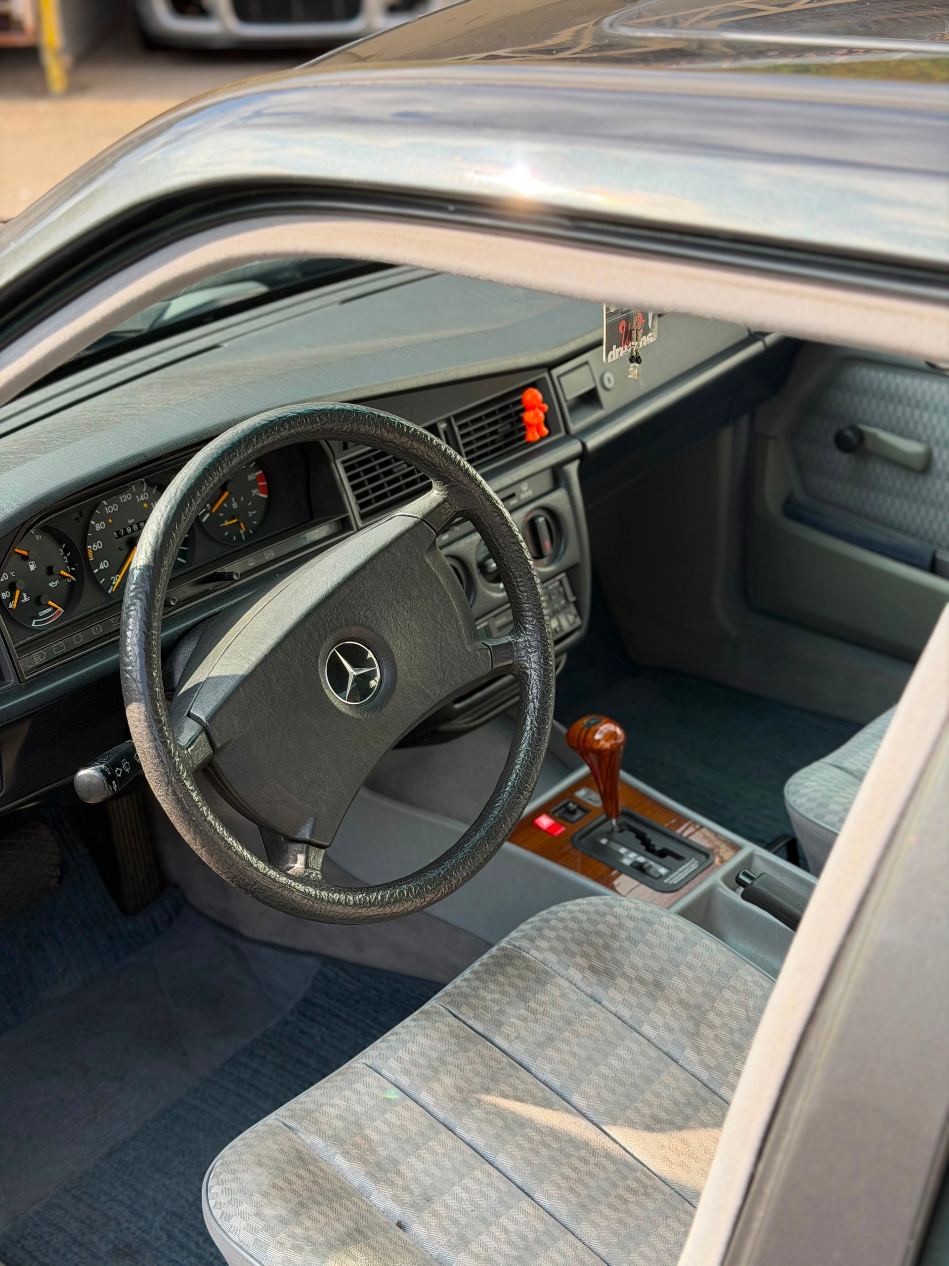 MERCEDES-BENZ 190 E 2.3-image-8
