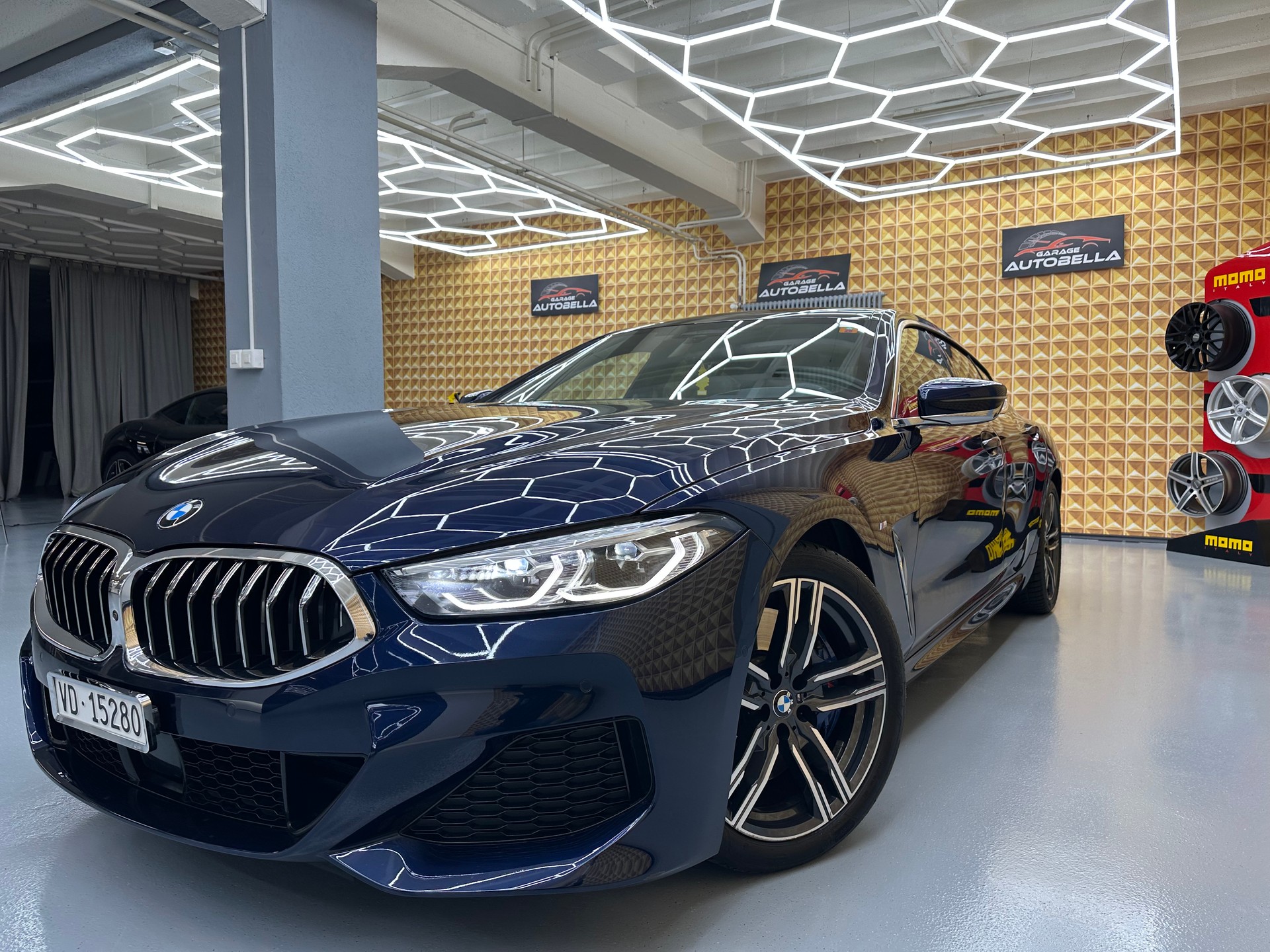 BMW 840i xDrive Steptronic-image-0