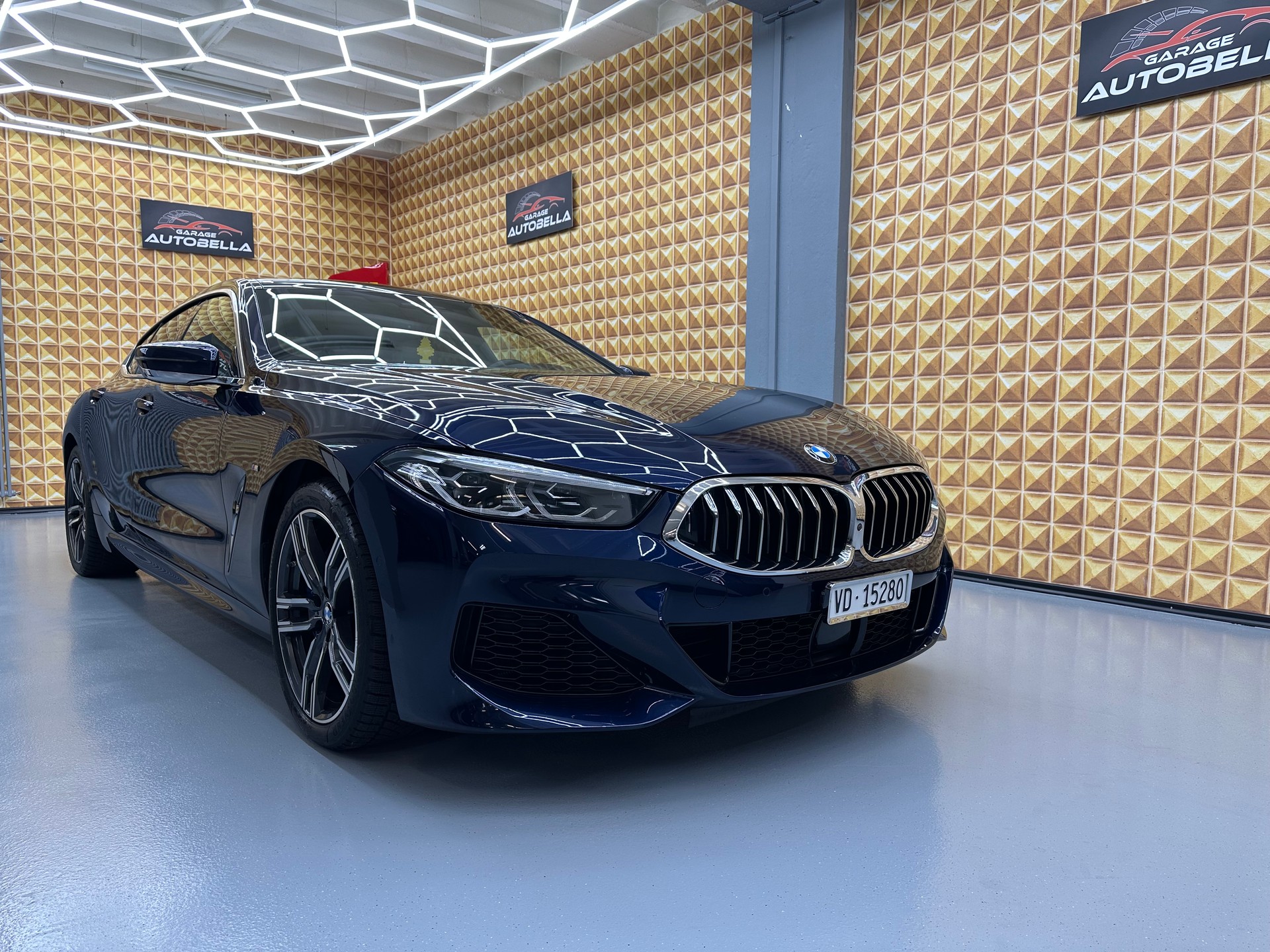 BMW 840i xDrive Steptronic-image-1