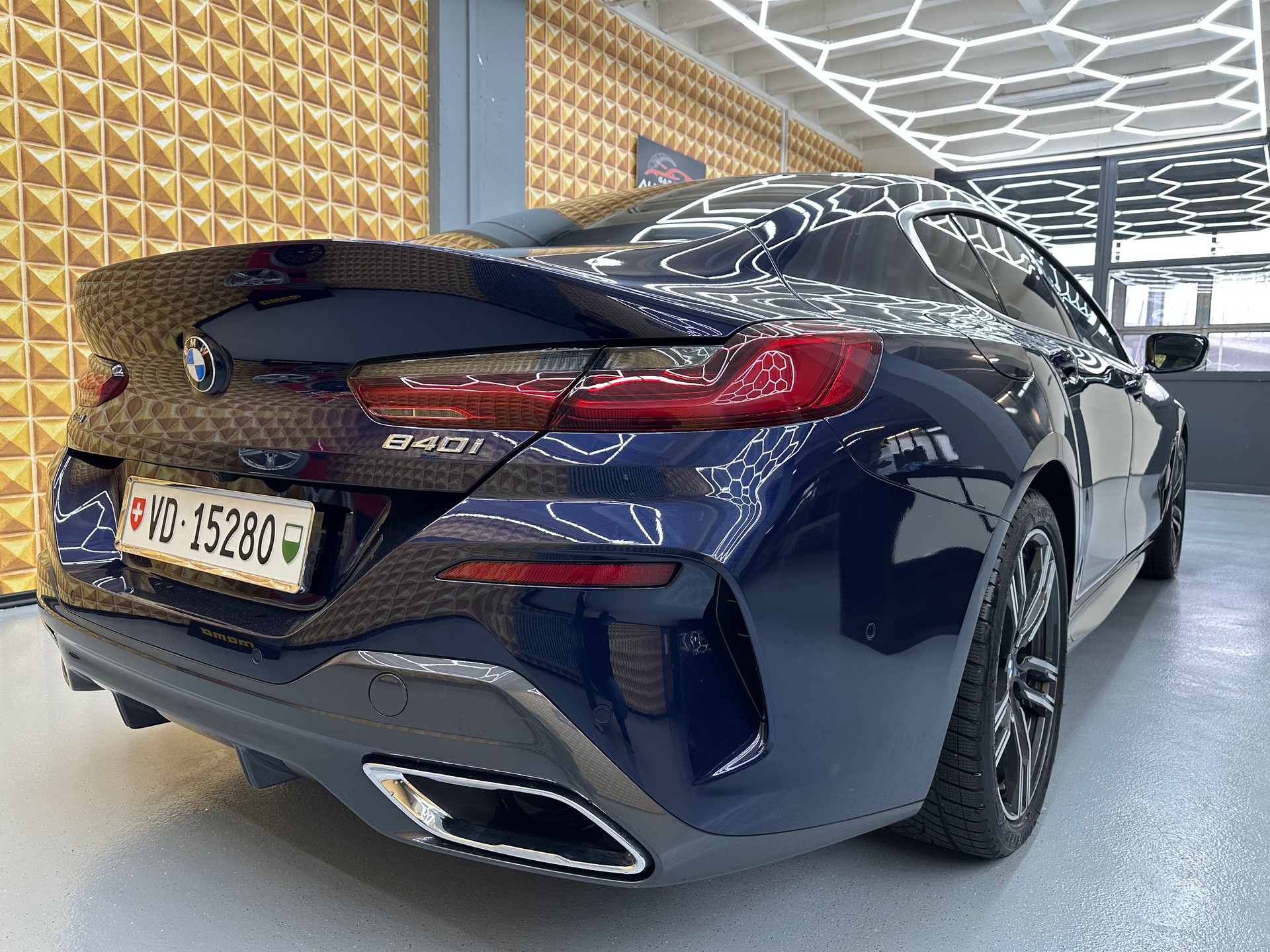 BMW 840i xDrive Steptronic-image-2