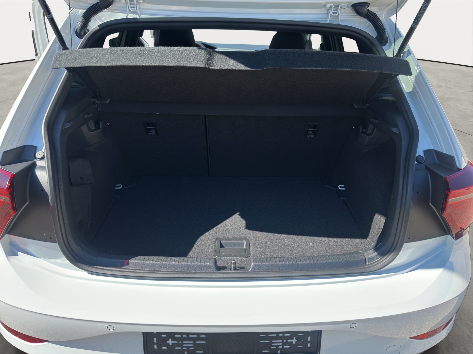 VW Polo 1.0 TSI R-Line DSG-image-8