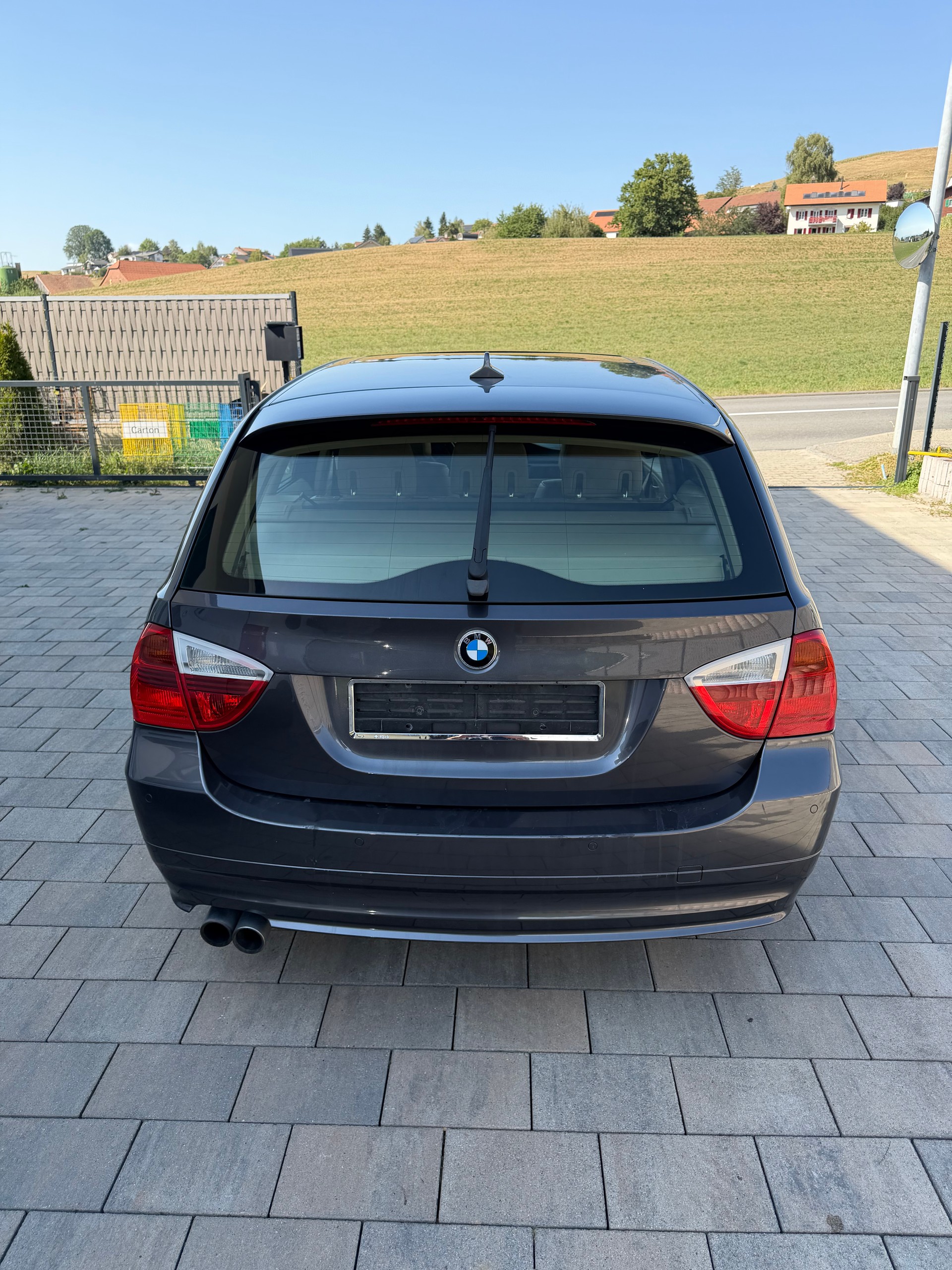 BMW 330i Touring Steptronic-image-4