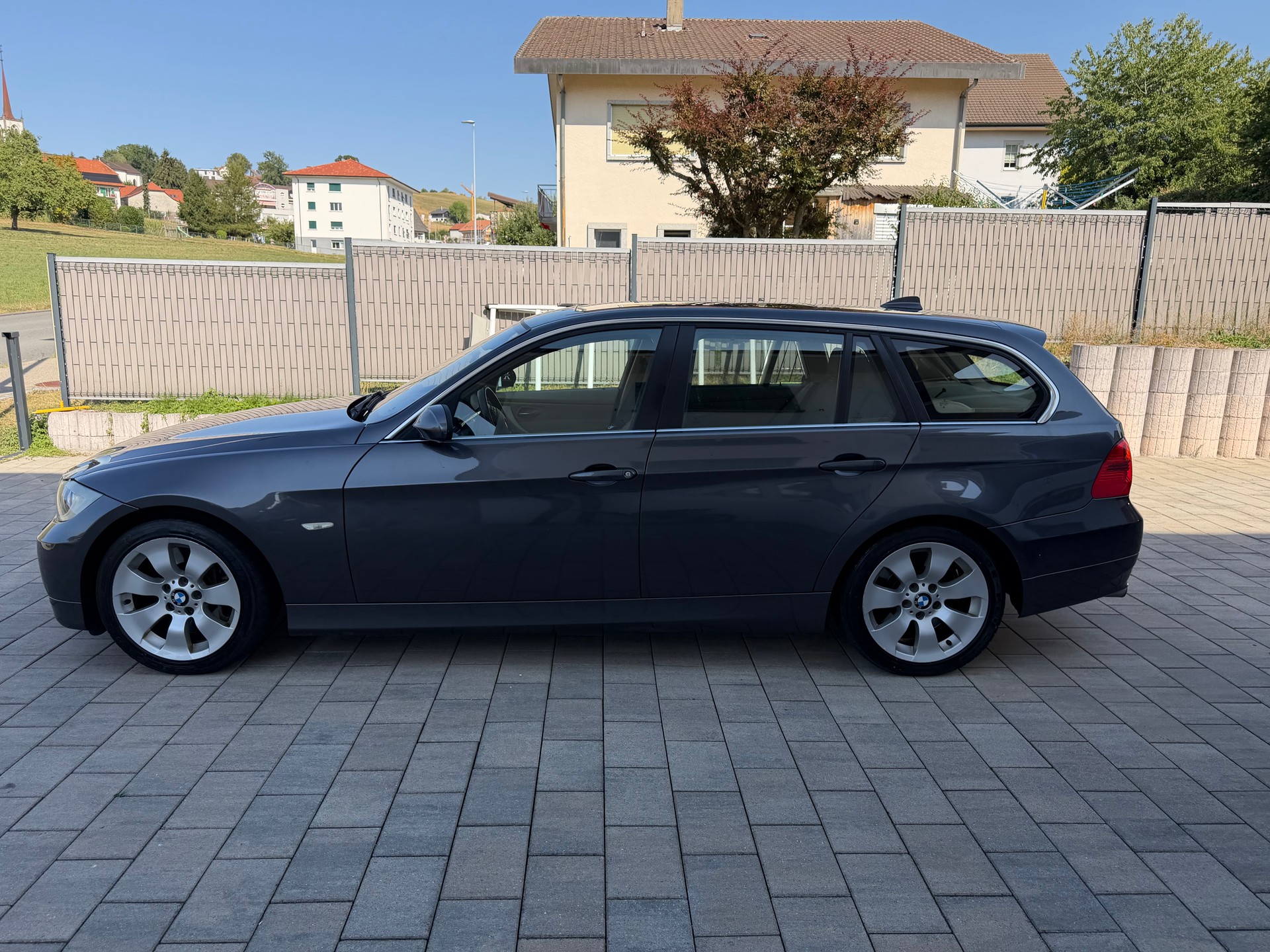 BMW 330i Touring Steptronic-image-3