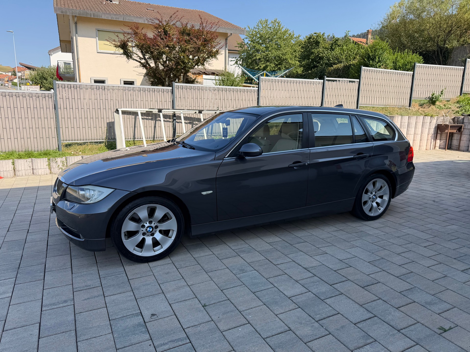 BMW 330i Touring Steptronic-image-1