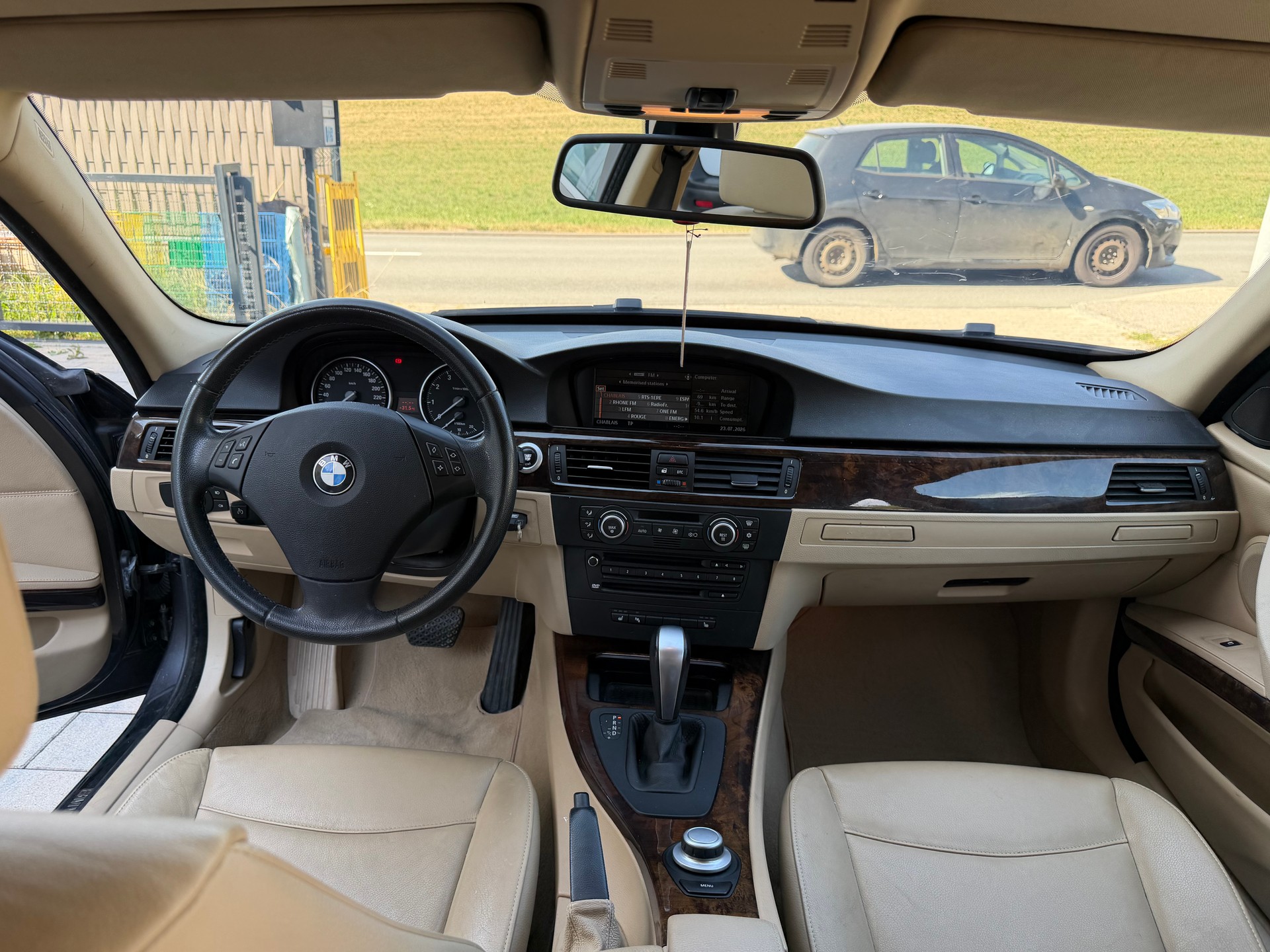 BMW 330i Touring Steptronic-image-7