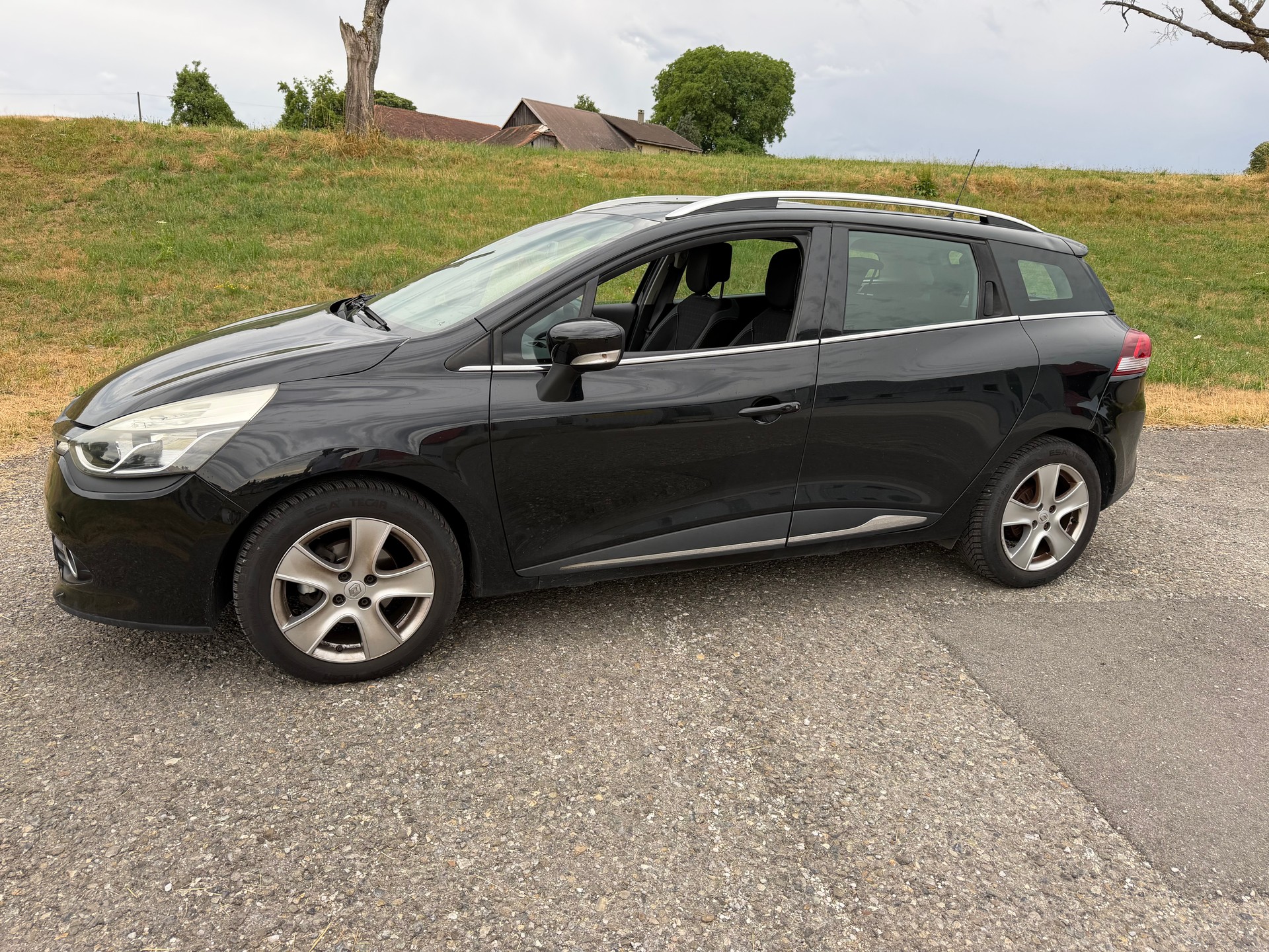 RENAULT Clio Grandtour 1.2 16V T Limited EDC-image-12