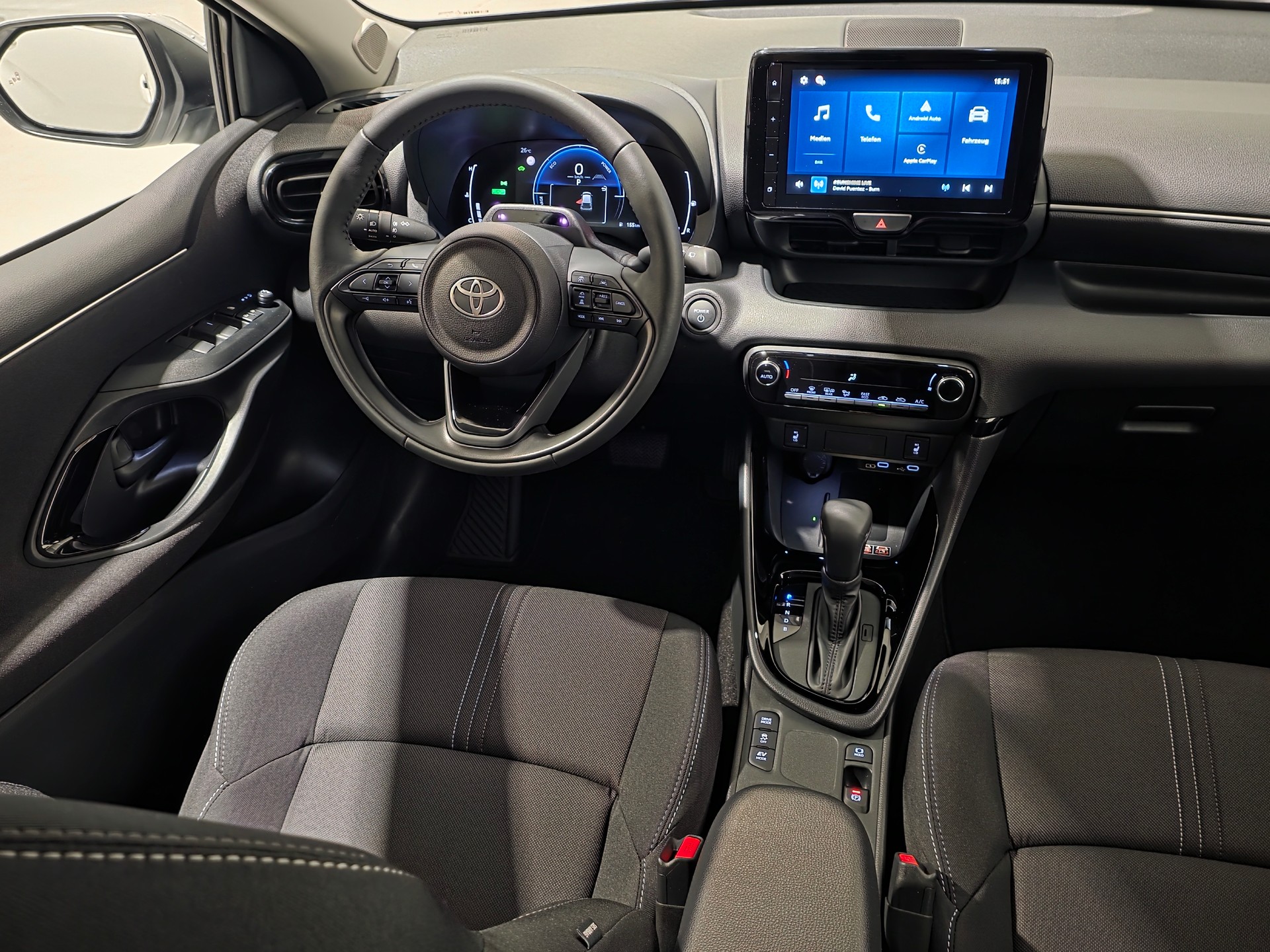 TOYOTA TOYOTA 1,5 VVT-i HSD CVT Teamplayer-image-6