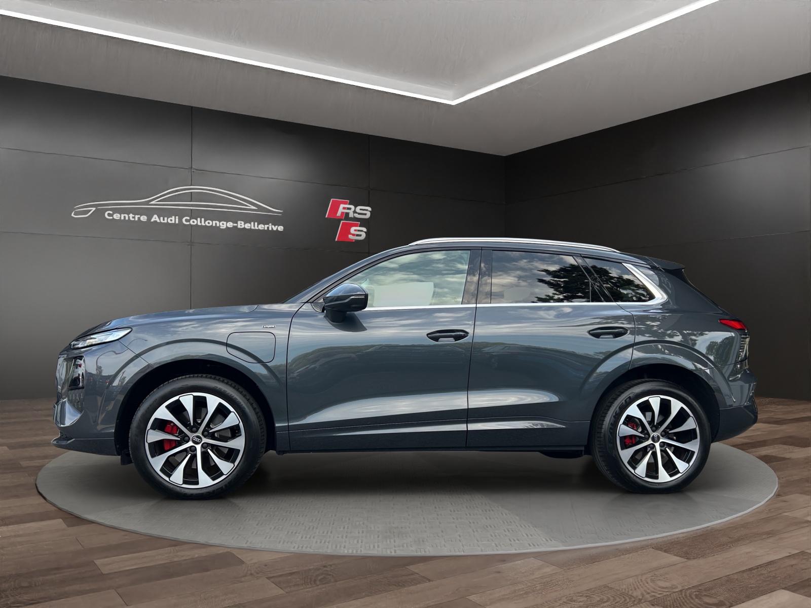 AUDI Q3 SUV e-hybrid 200 kW S tronig-showroom-element-2