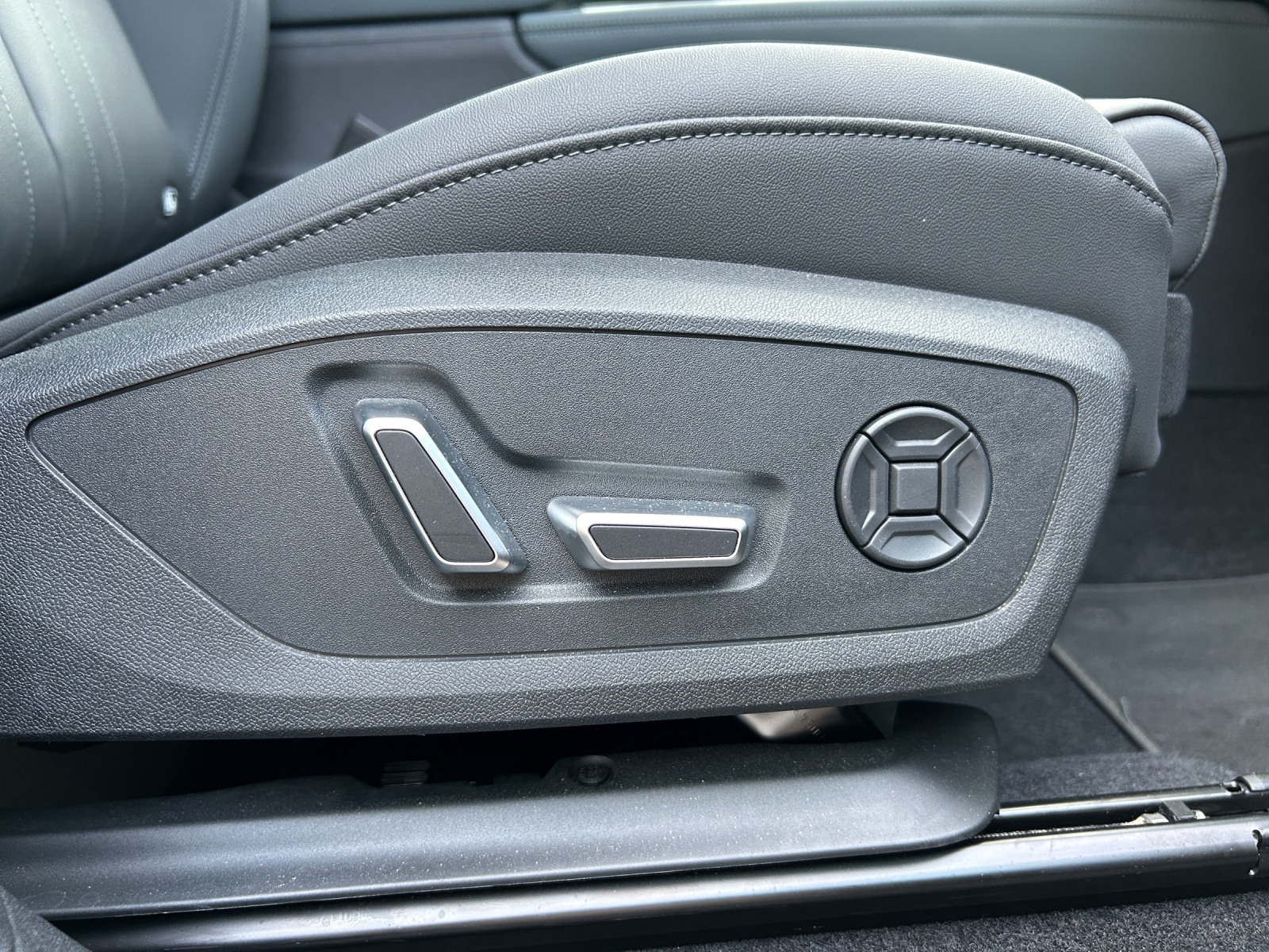 AUDI Q3 SUV e-hybrid 200 kW S tronig-image-19
