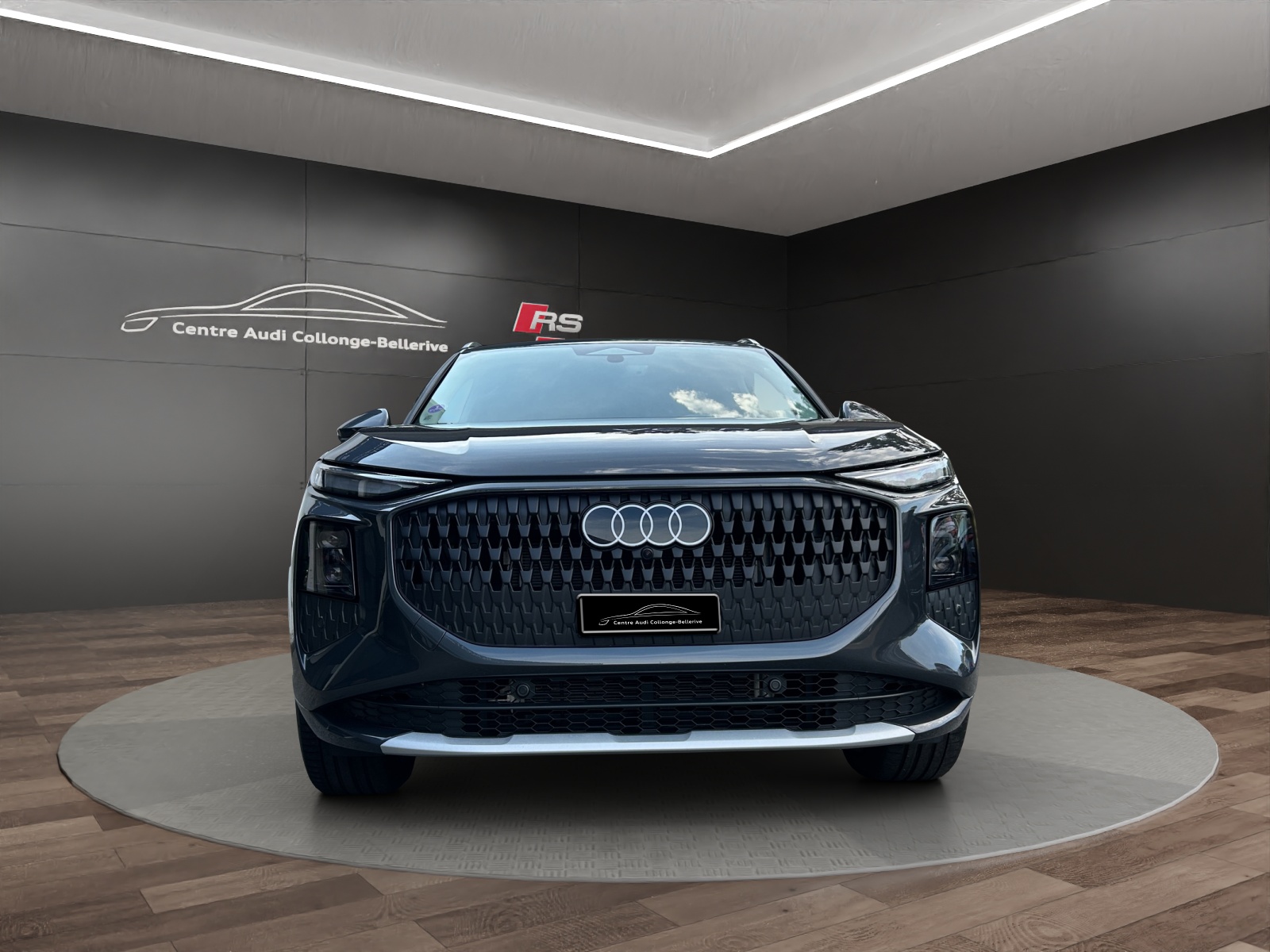 AUDI Q3 SUV e-hybrid 200 kW S tronig-showroom-element-1