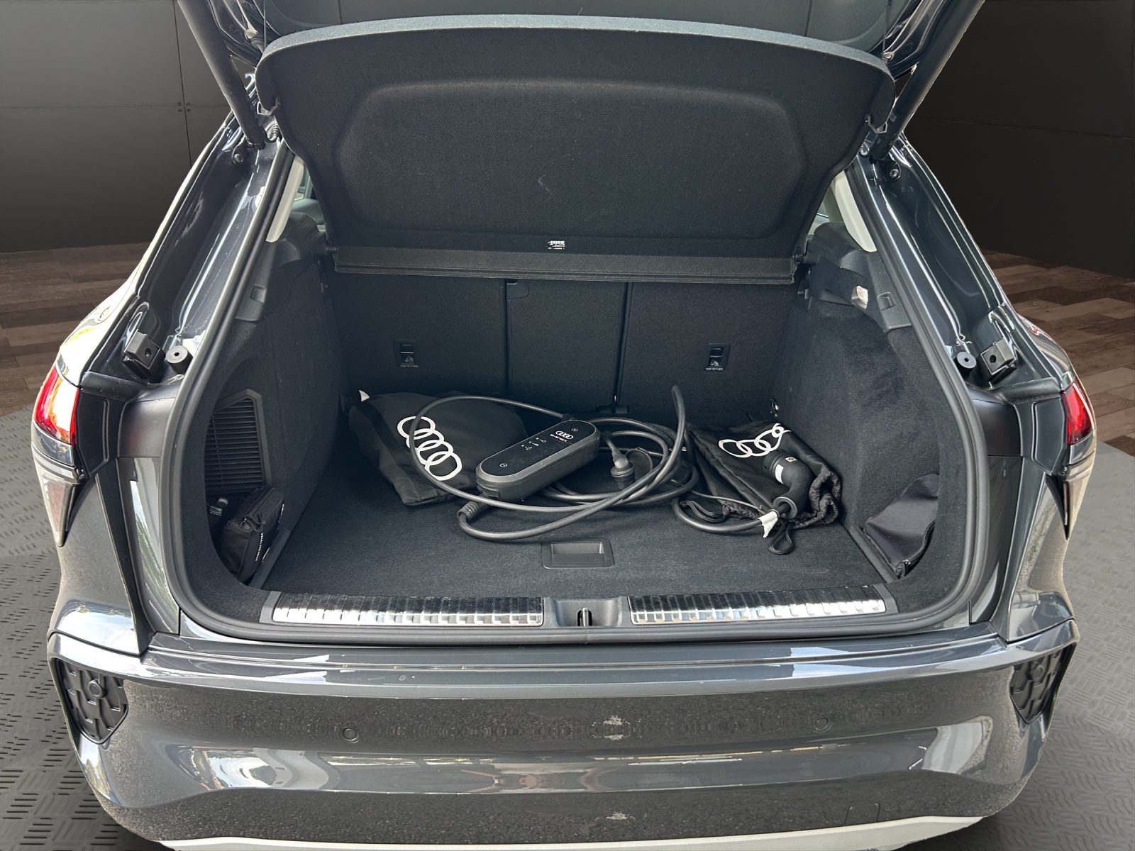 AUDI Q3 SUV e-hybrid 200 kW S tronig-image-14