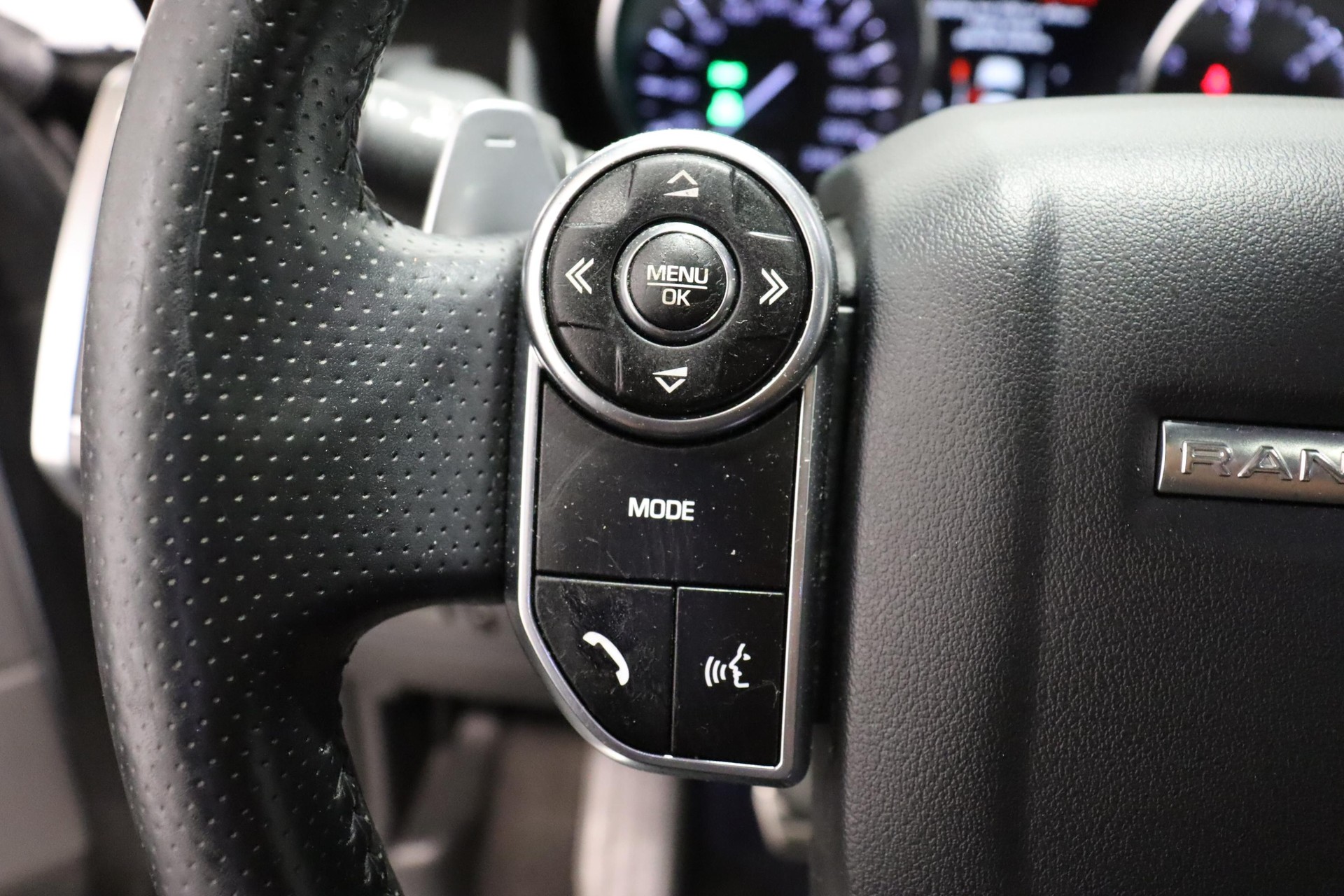 LAND ROVER Range Rover Sport 3.0 SDV6 HSE Dynamic-image-18