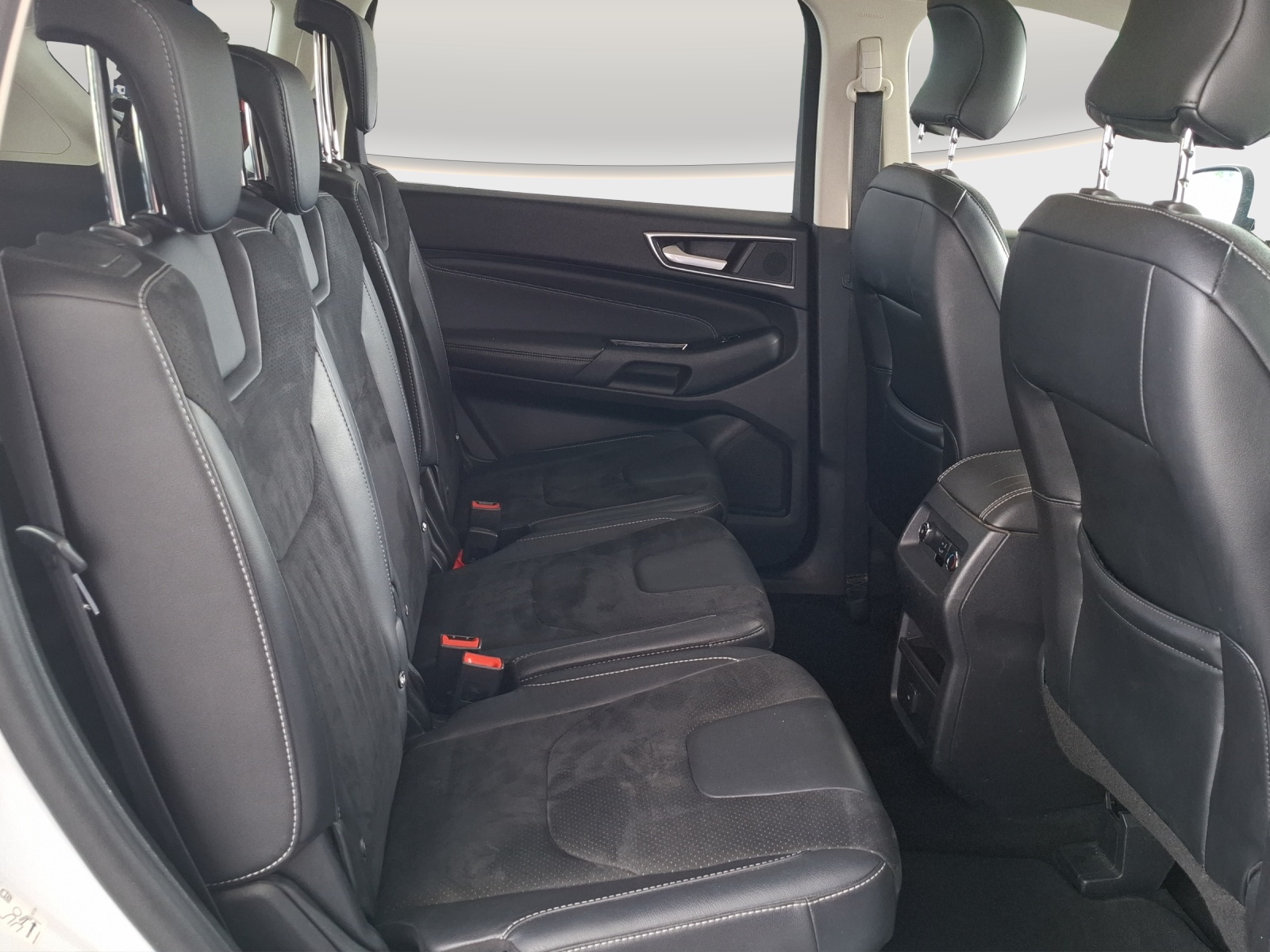 FORD S-Max 2.0 TDCi Titanium AWD PowerShift // PANORAMA // ANHÄNGERKUPPLUNG-image-10