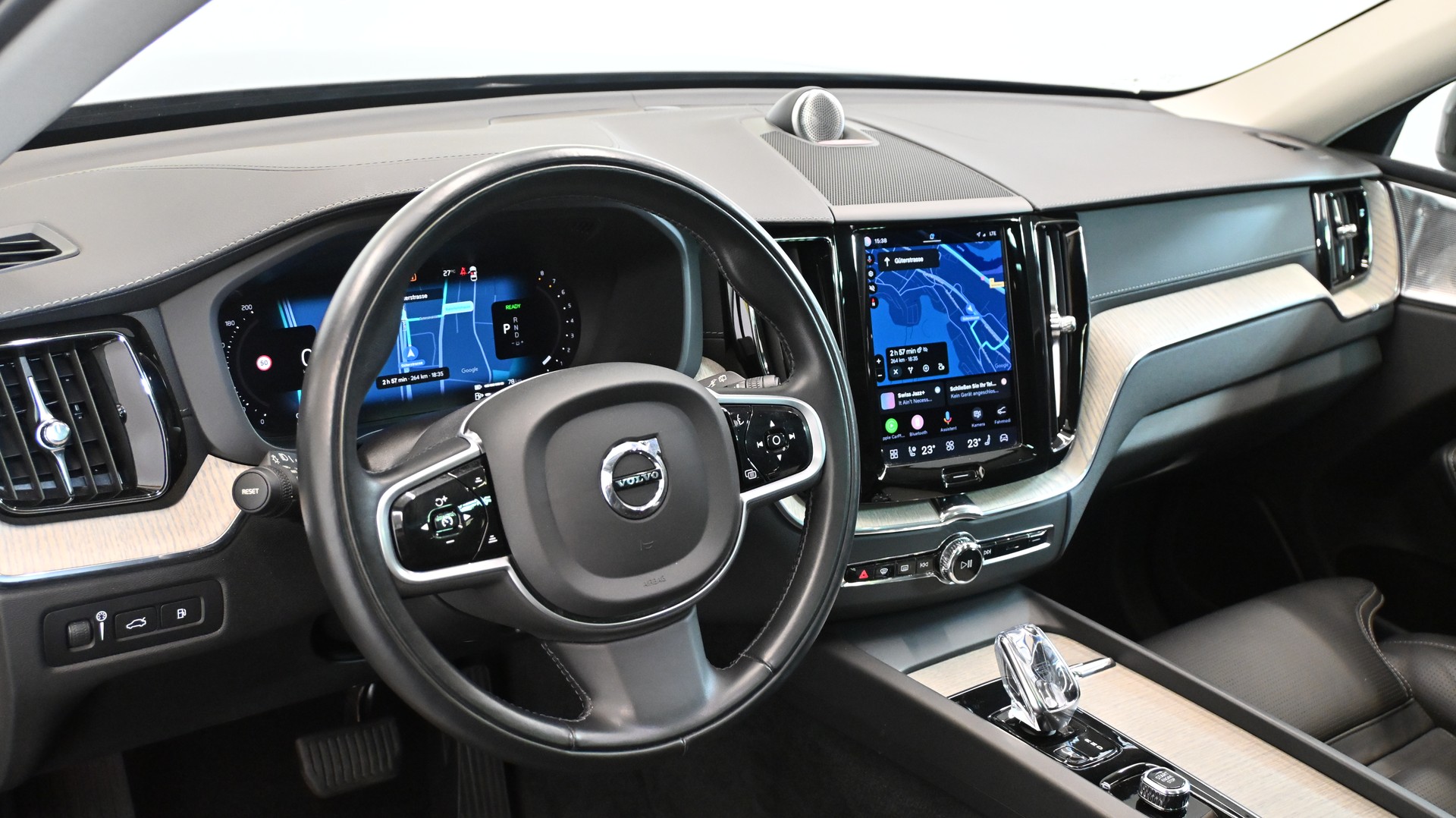 VOLVO XC60 T8 eAWD PluginHybrid Inscription Geartronic-image-2