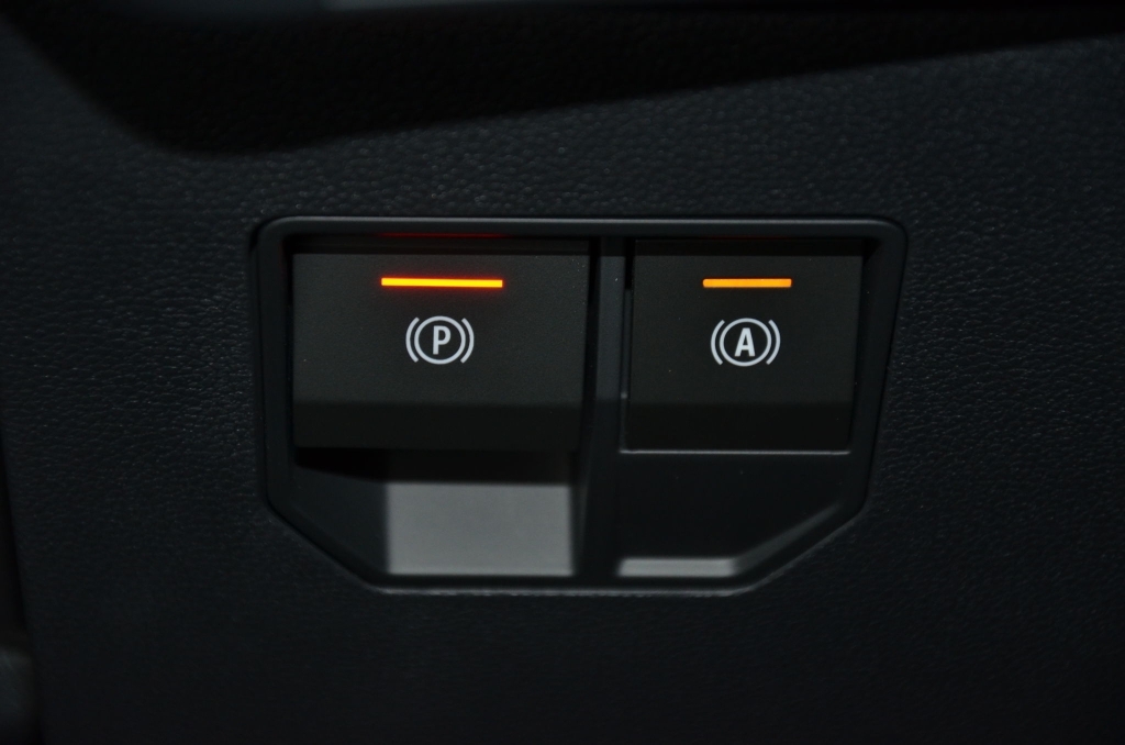 RENAULT Megane E-Tech EV60 *ICONIC*-image-23