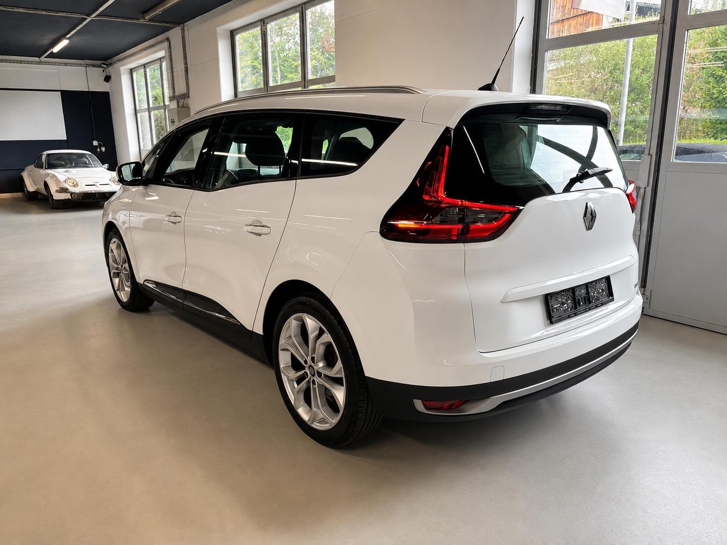 RENAULT Grand Scénic 1.5 dCi Bose EDC-image-8