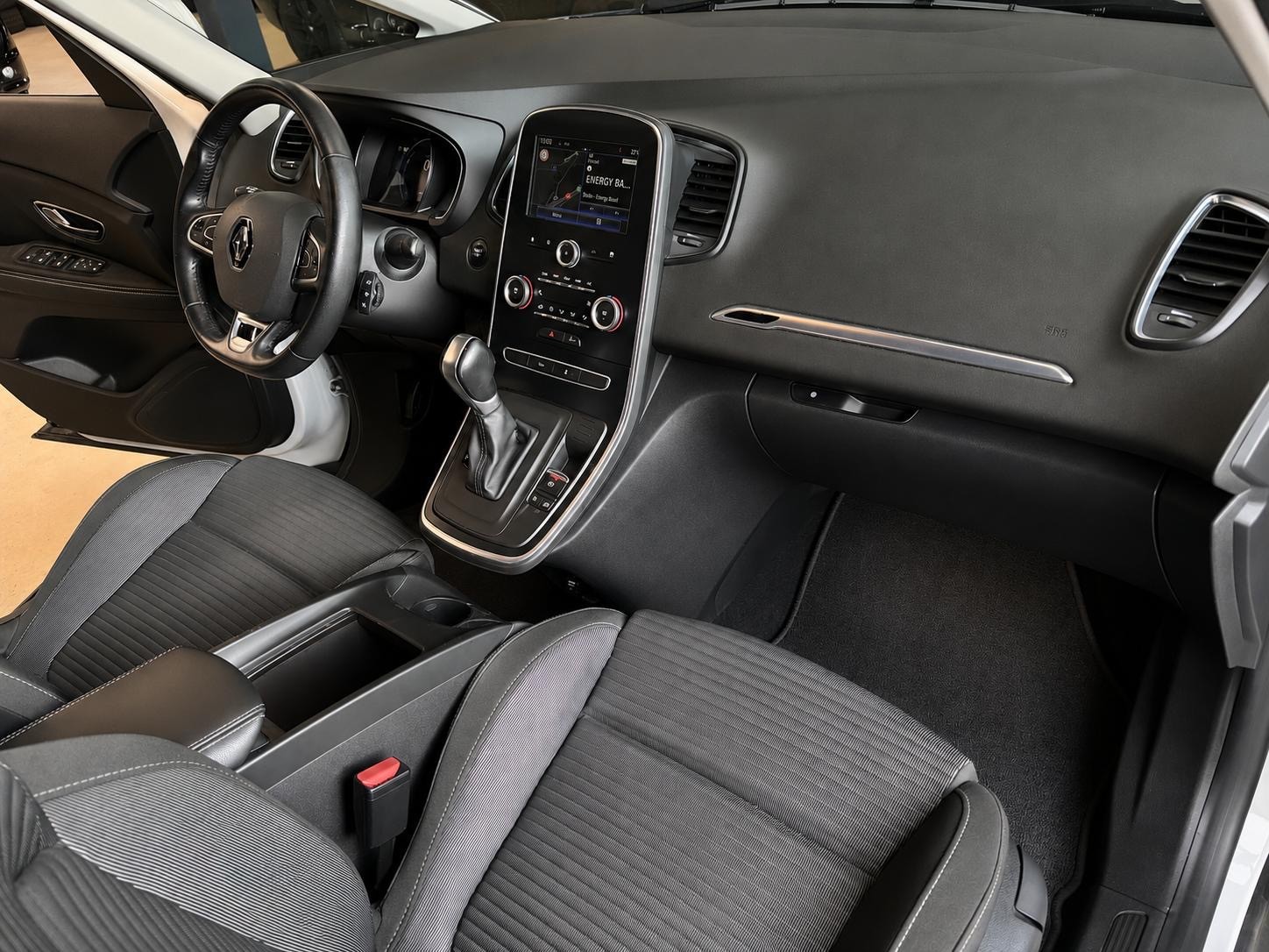 RENAULT Grand Scénic 1.5 dCi Bose EDC-image-10