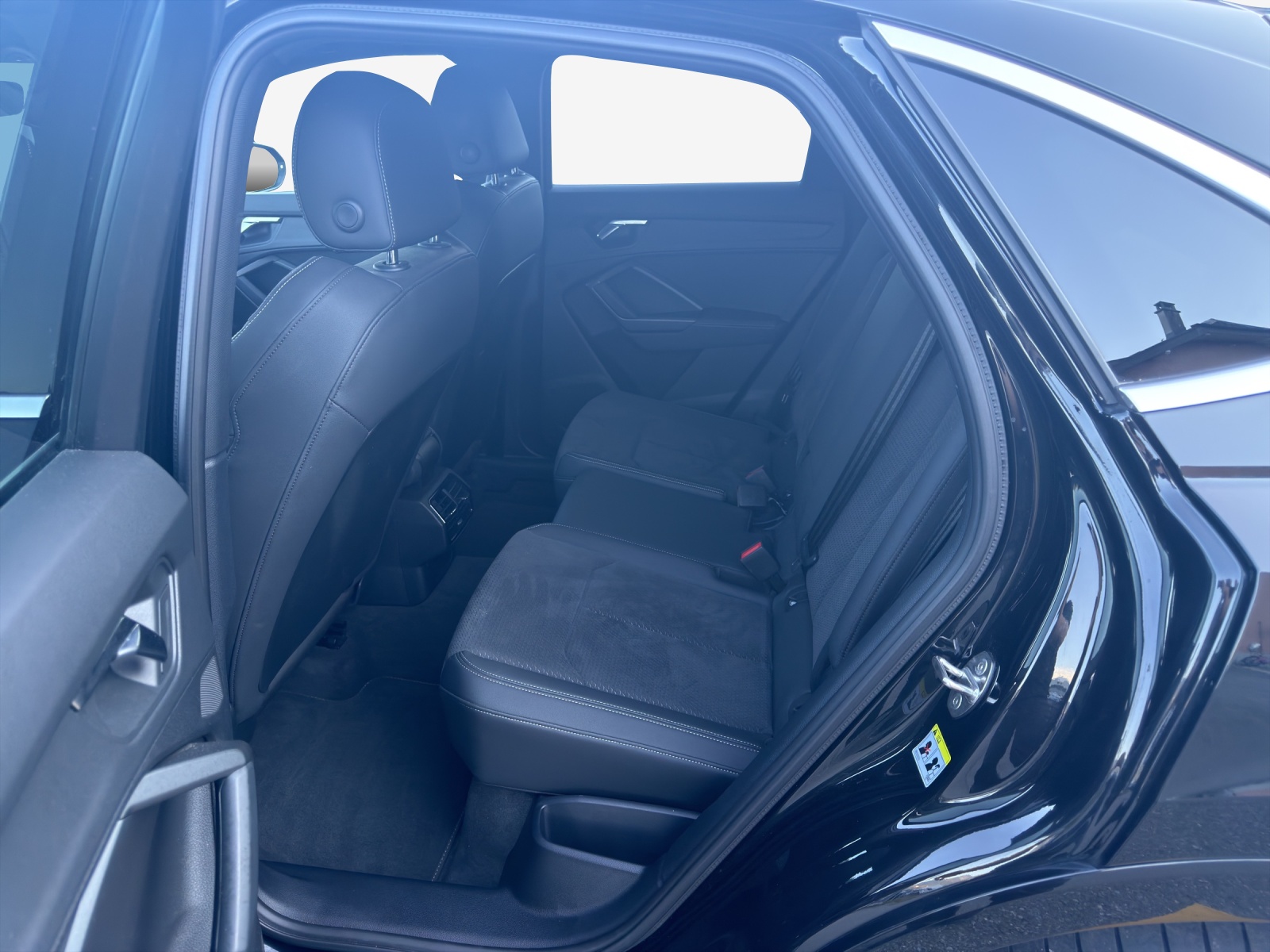 AUDI Q3 Sportback 40 TFSI S line quattro S-tronic-image-11
