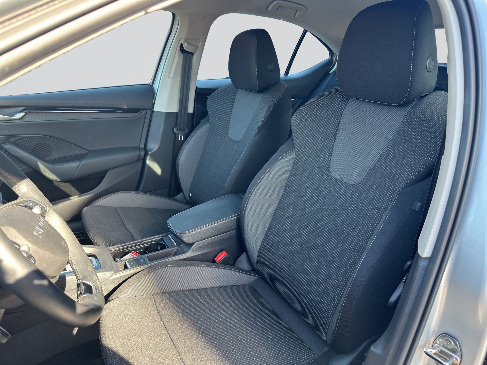 SKODA Octavia Lim. 1.5 TSI mHEV DSG-image-8