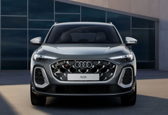 AUDI SQ5 TFSI quattro S-tronic-image-4