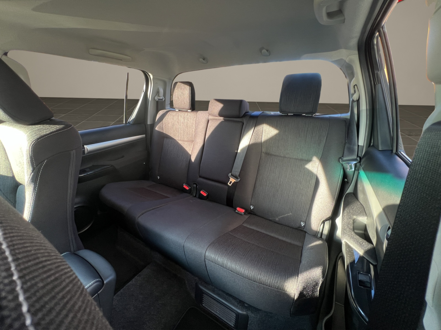 TOYOTA Hilux Double Cab.-Pick-up 2.8 D-4D 204 Style MHEV-image-16