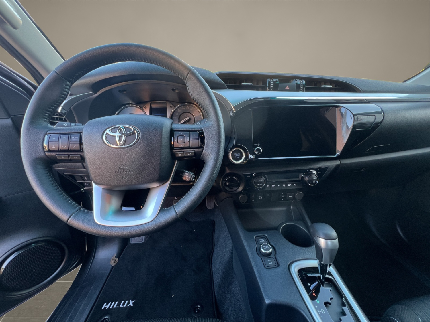TOYOTA Hilux Double Cab.-Pick-up 2.8 D-4D 204 Style MHEV-image-9