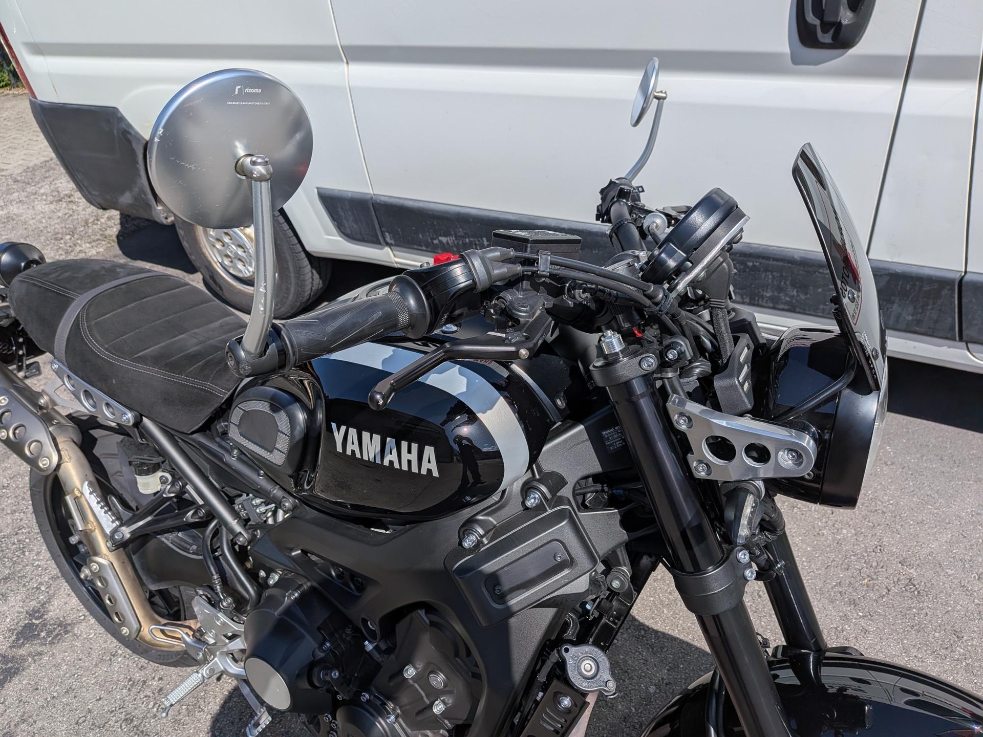 YAMAHA XSR 900-image-4